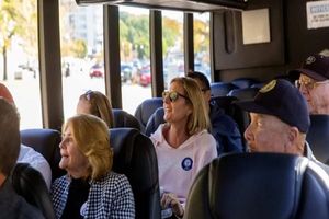Actividad - Explore Old Town Alexandria and Mount Vernon in a Glass-top Bus - Half-Day Tour