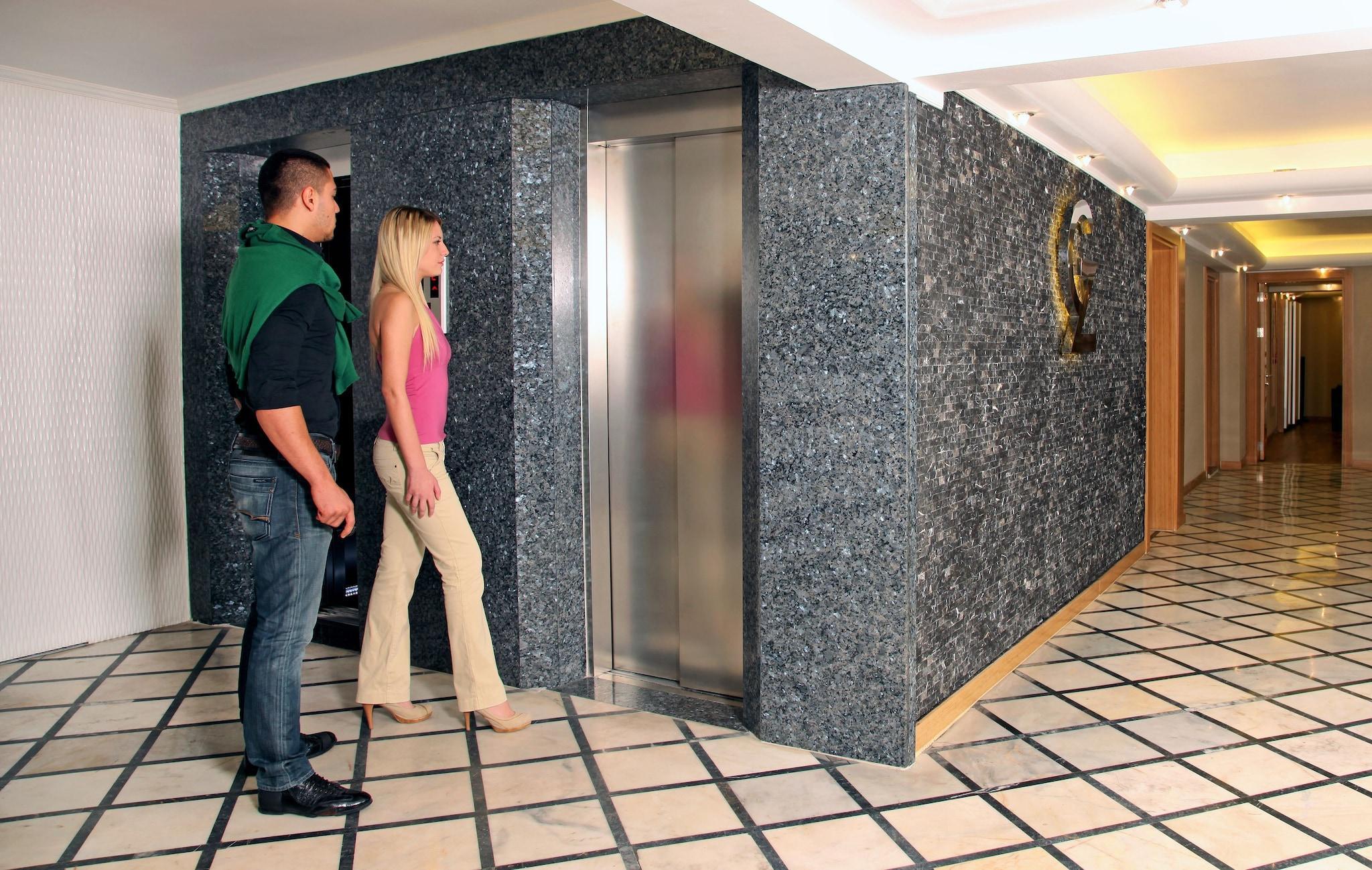 Vista Exterior Grand Zeybek Hotel