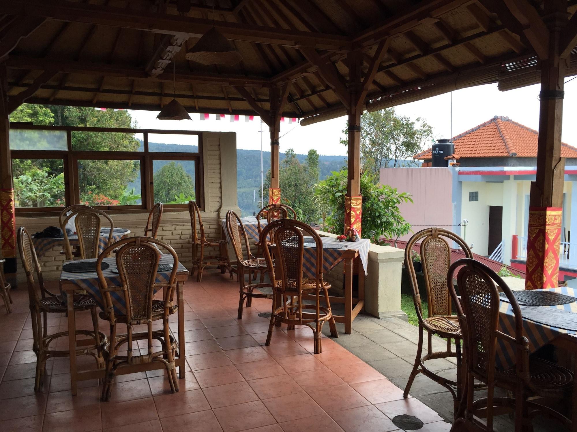 Bar/Salón Meme Surung Homestay