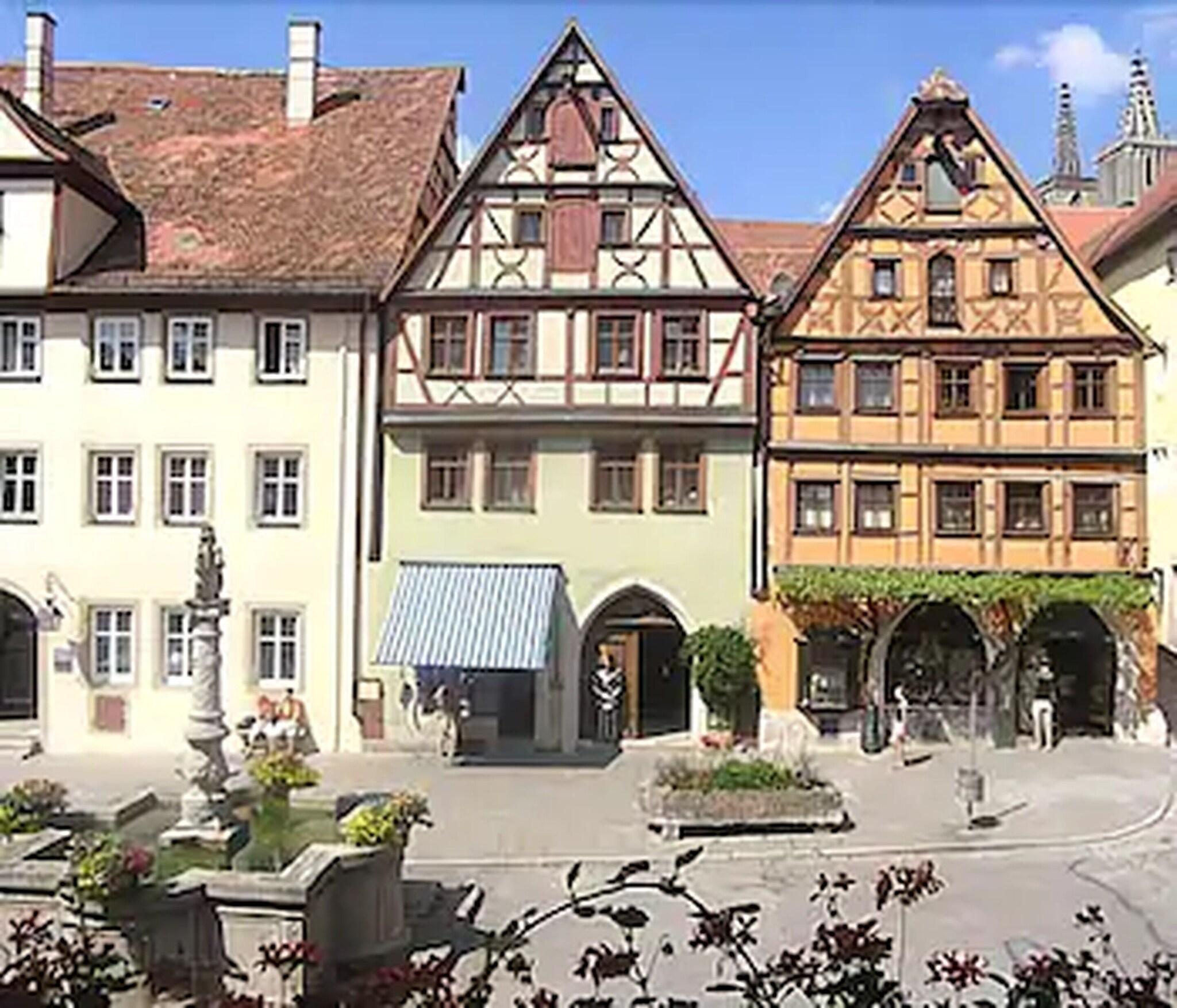 Variados (as) Hotel Gotisches Haus