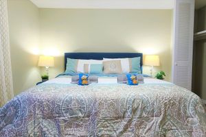 Alquiler Vacacional - Lovely Modern 3-Bedroom Condo with Free Parking right by West Edmonton Mall