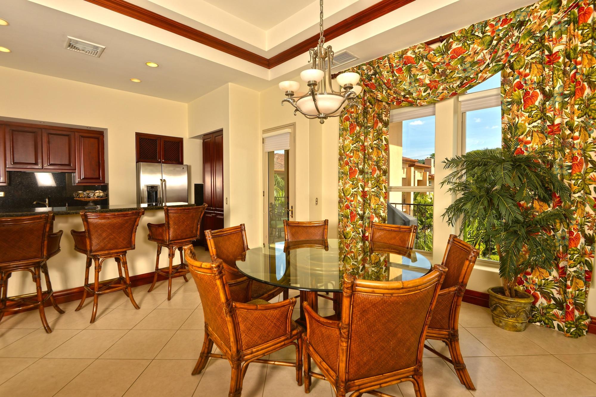 Restaurant Los Suenos Resort Bella Vista 4B