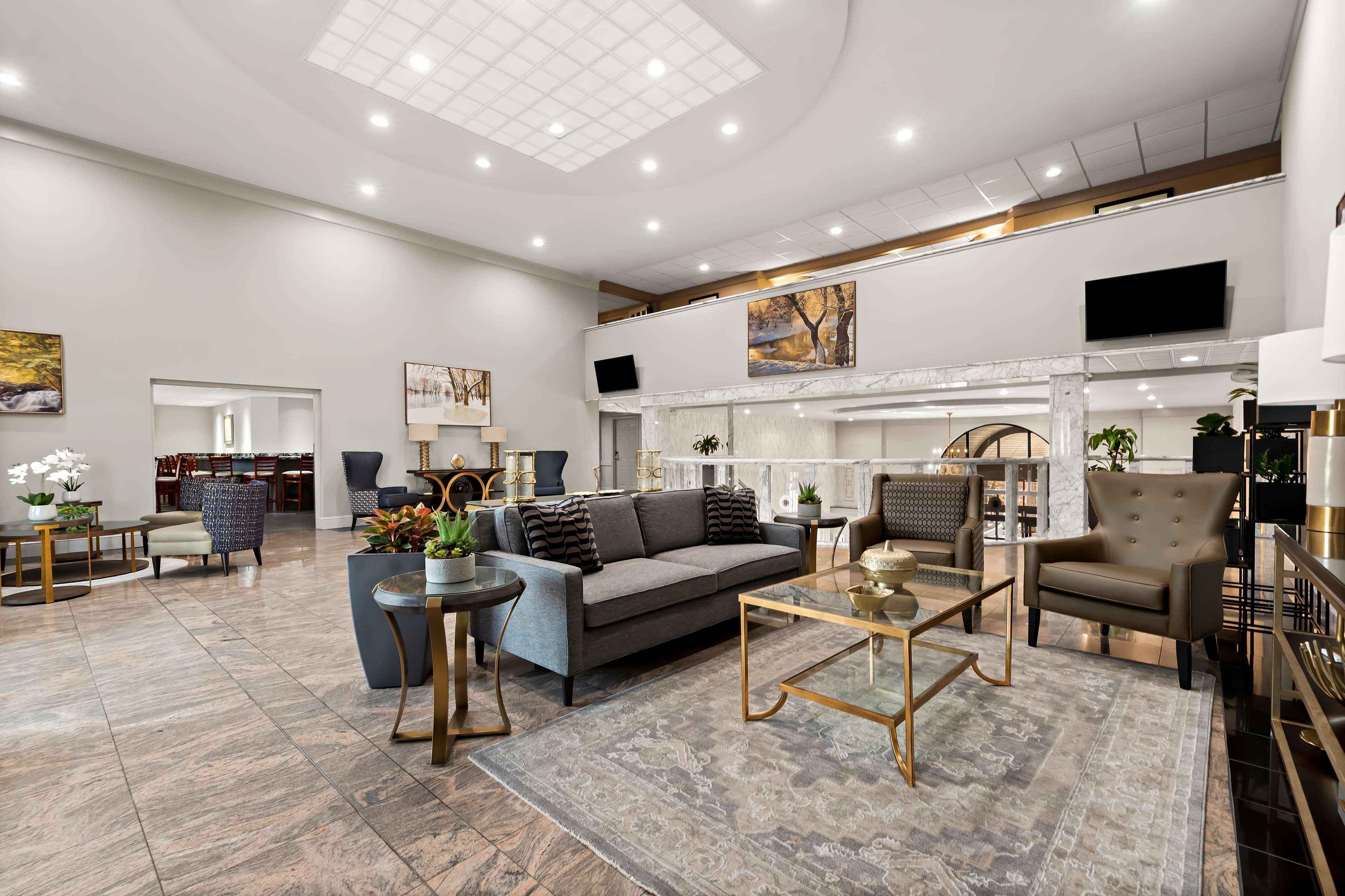 Vista Lobby Best Western Plus Concordville Hotel