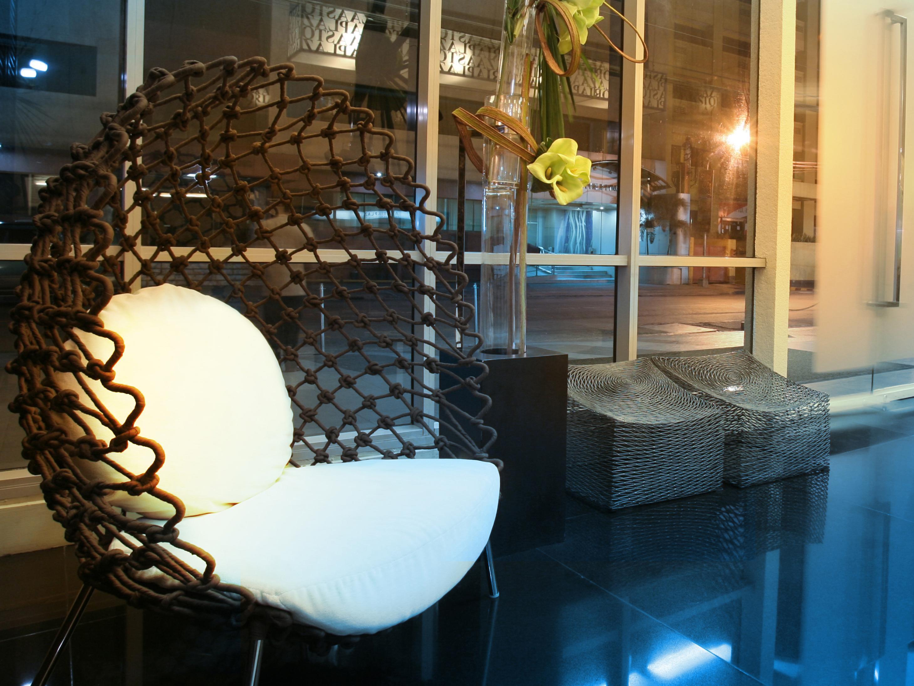 Vista Lobby Astoria Plaza