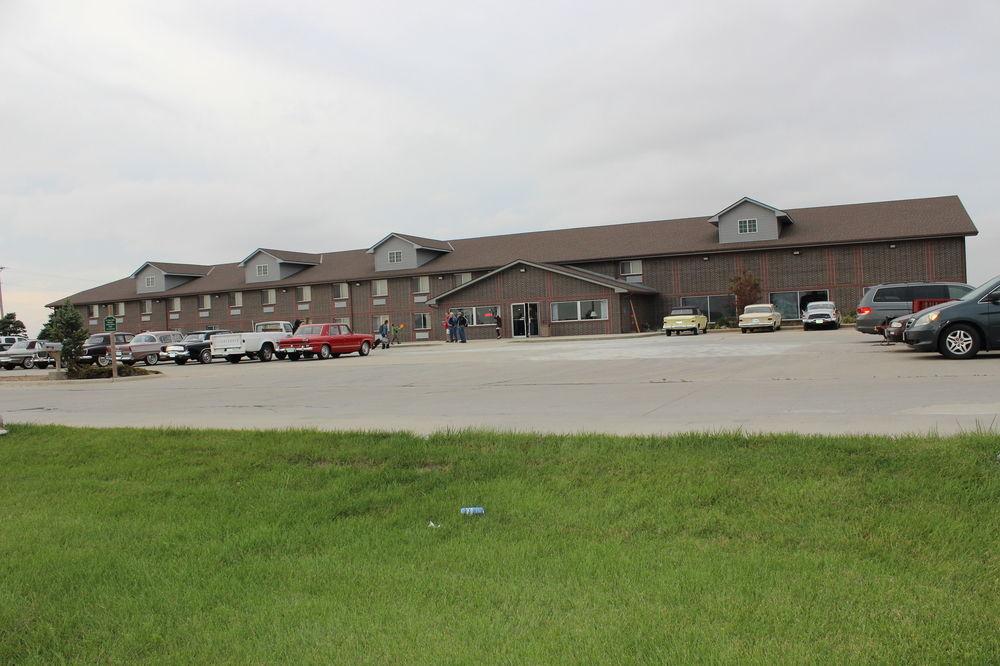 Vista Exterior Super 8 by Wyndham Missouri Valley