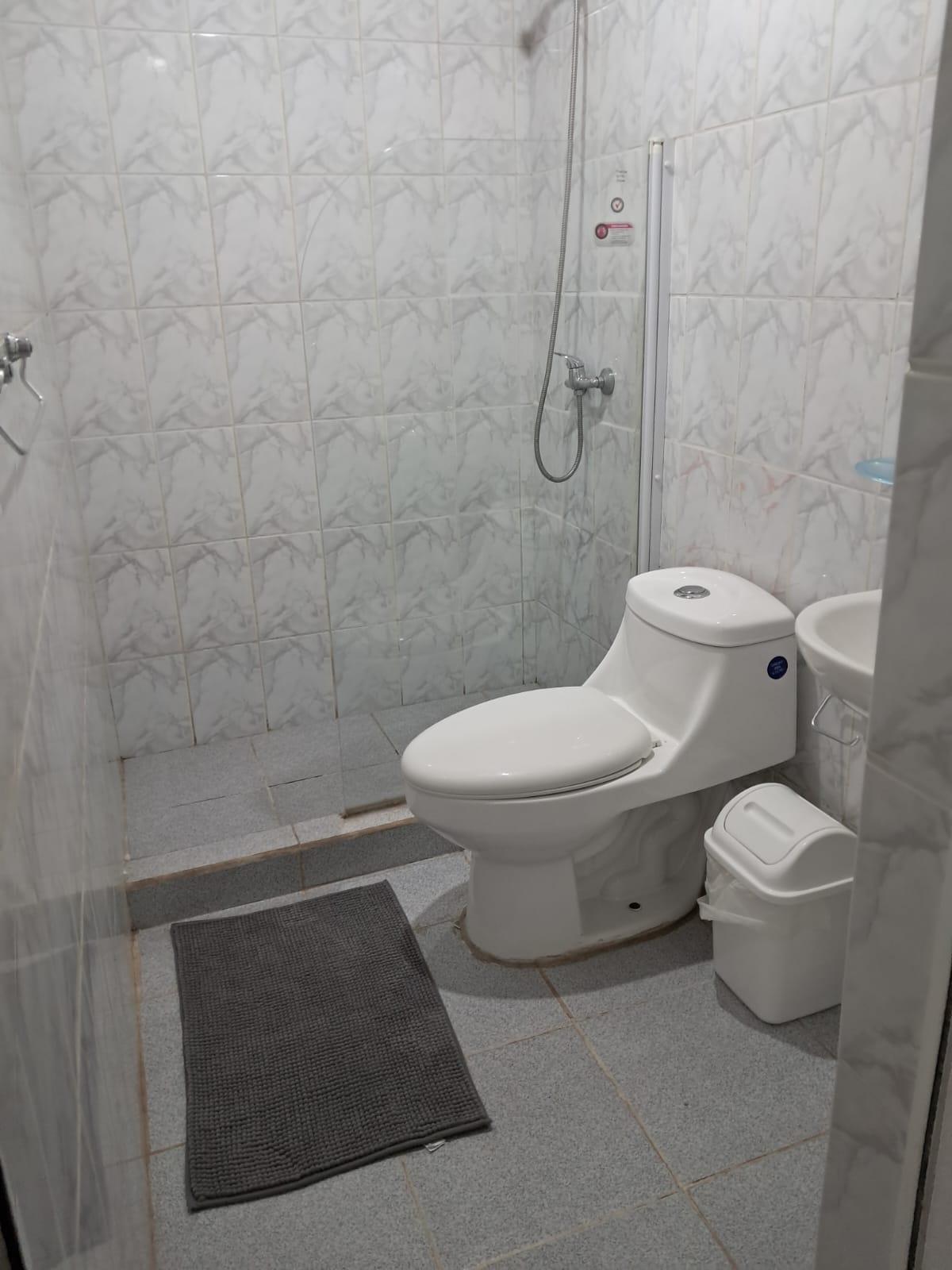 Baño Hostal Malú