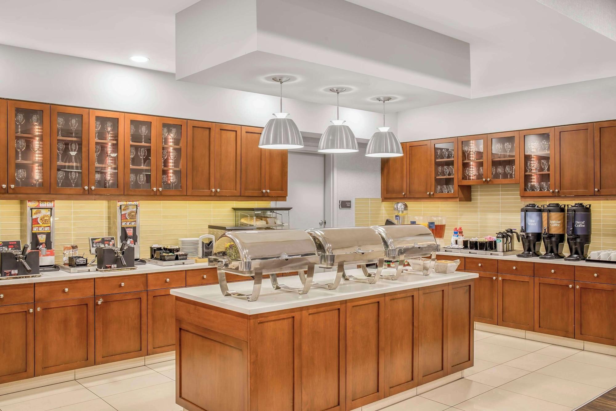 Restaurant Homewood Suites by Hilton Winnipeg Airport-Polo Park, MB