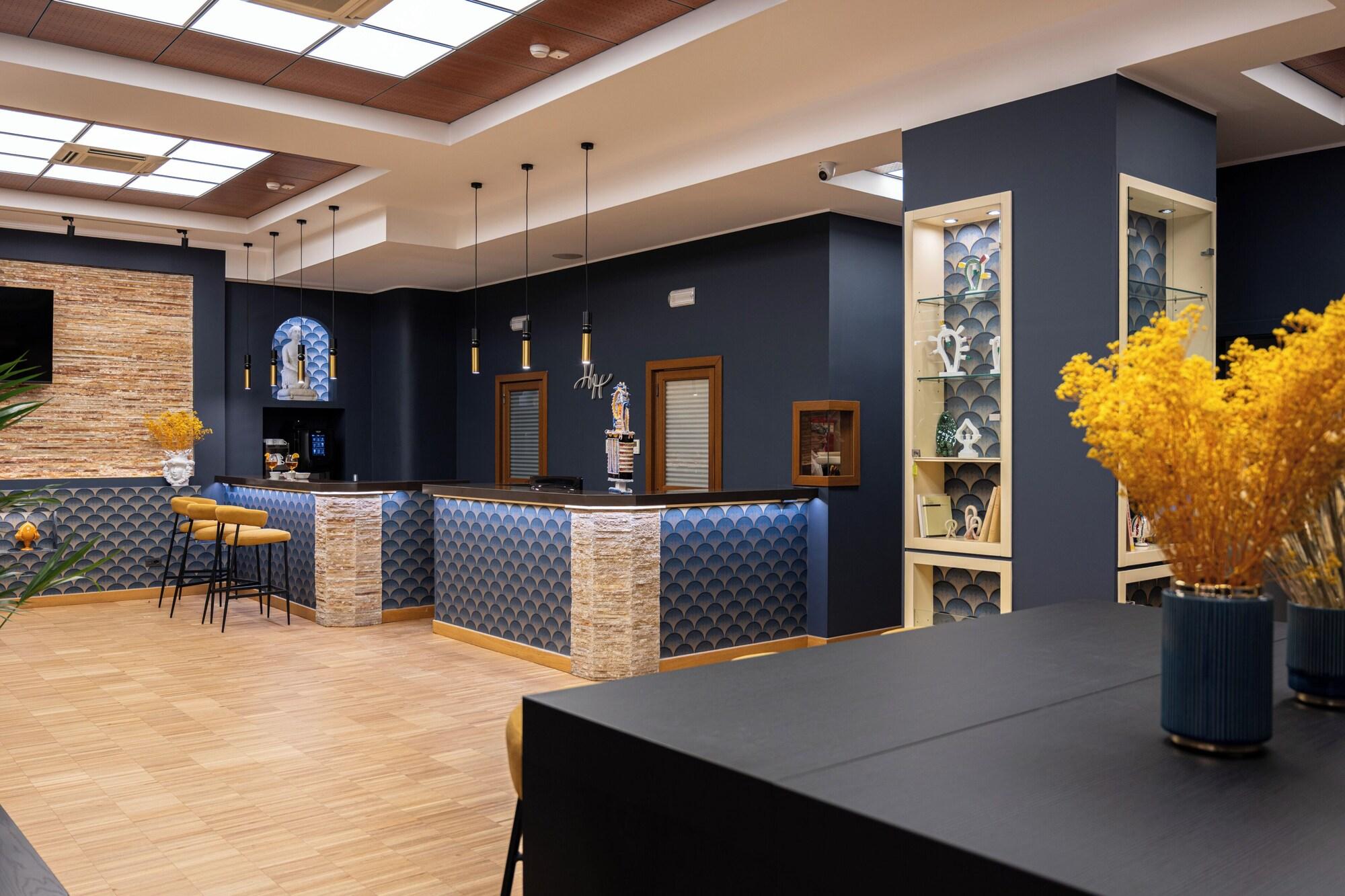 Varios Hotel Moderno