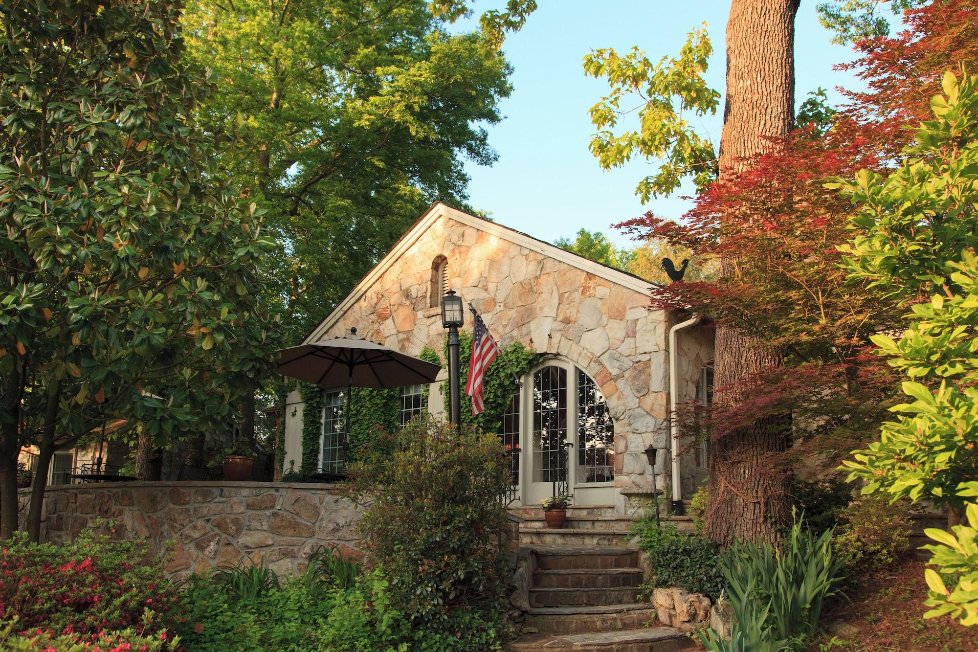 Varios Chanticleer Inn Bed & Breakfast