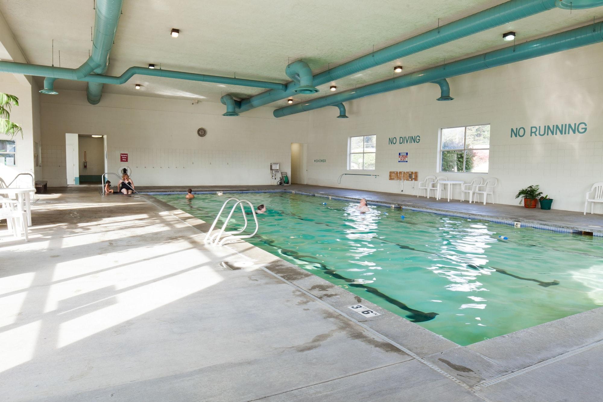 Vista Piscina Benny's Colville Inn