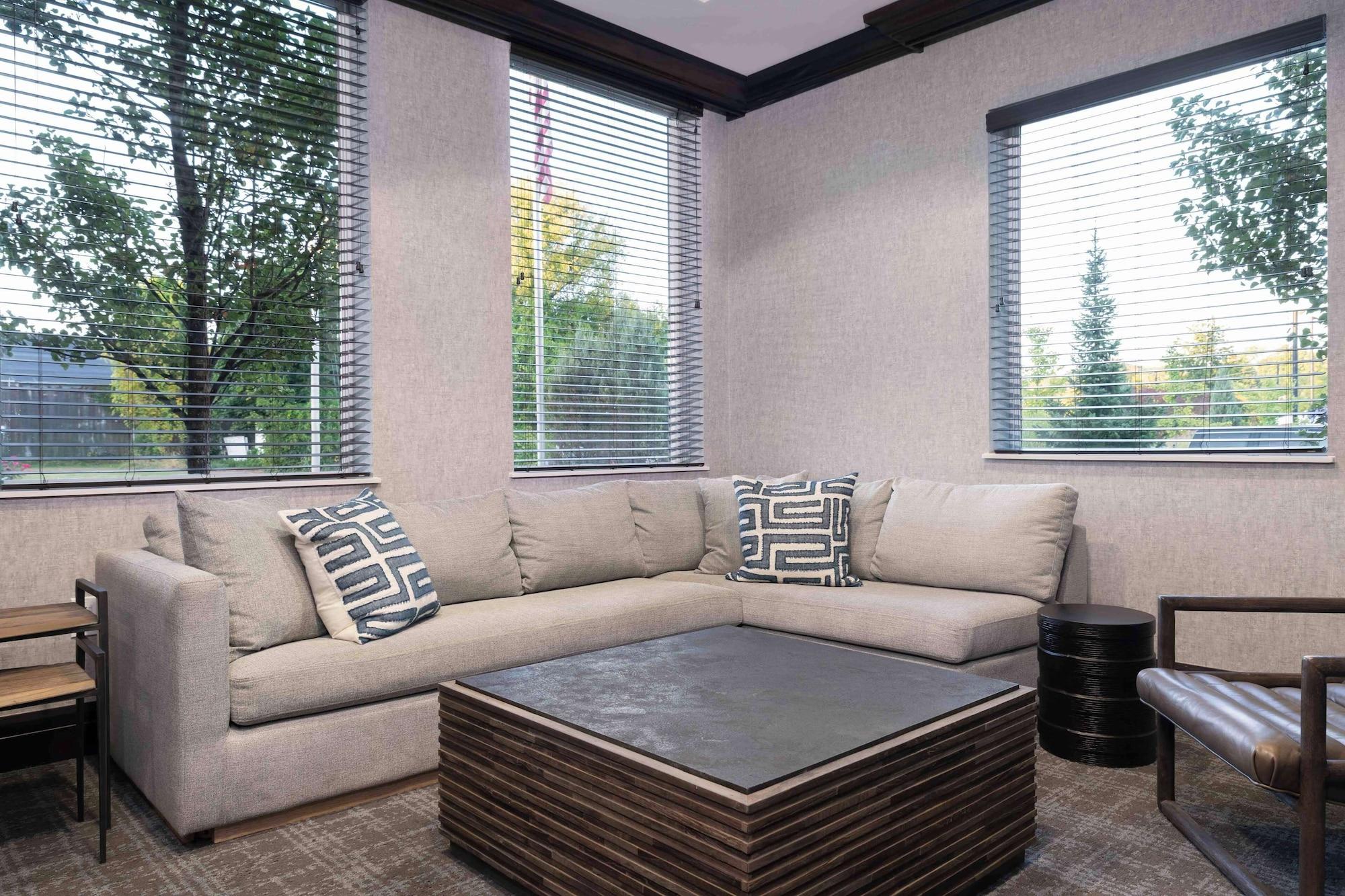 Vista Lobby Hampton Inn Lewiston-Auburn