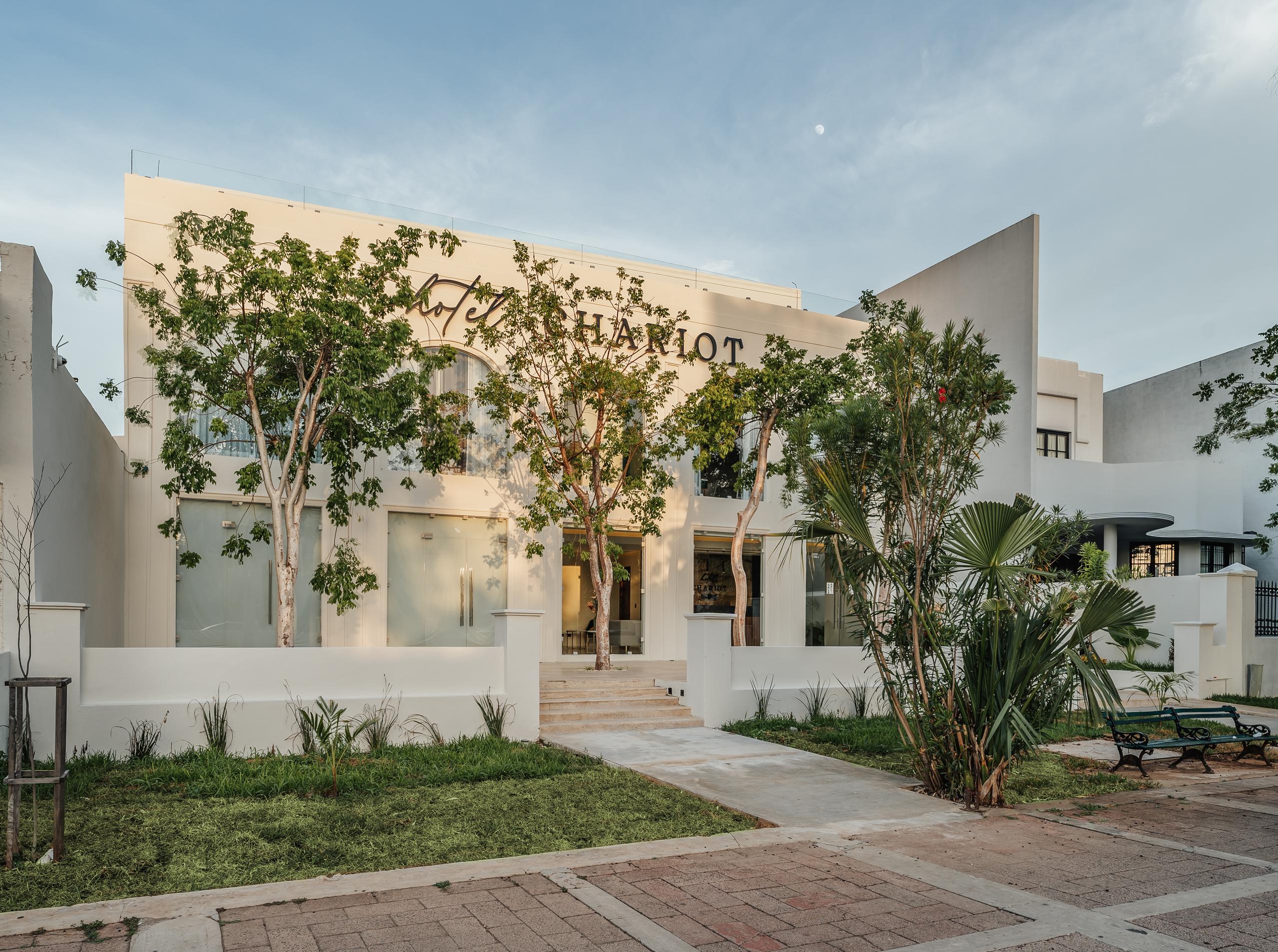 Varios Hotel Chariot