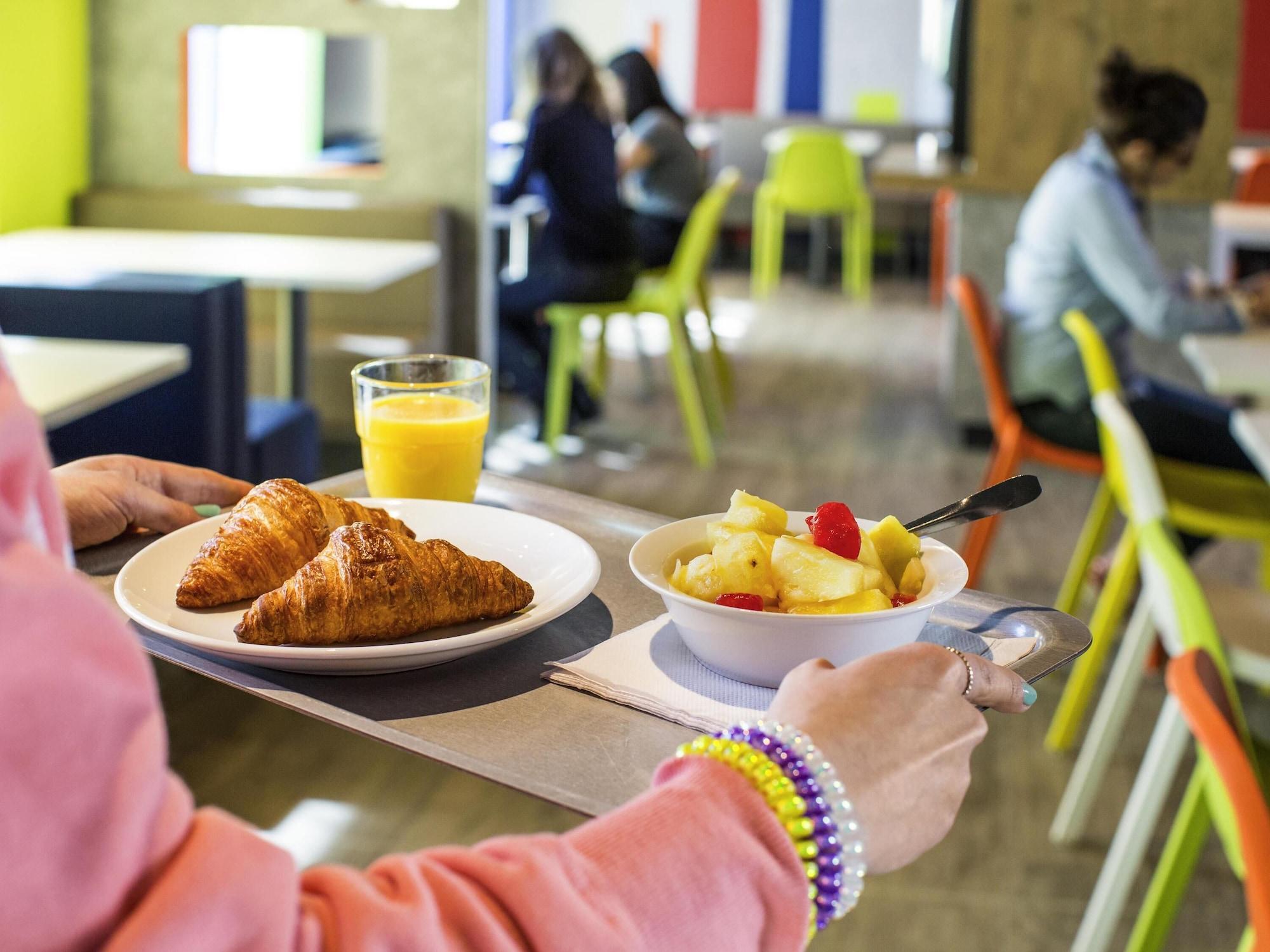 Restaurant ibis budget Saint Quentin en Yvelines Velodrome