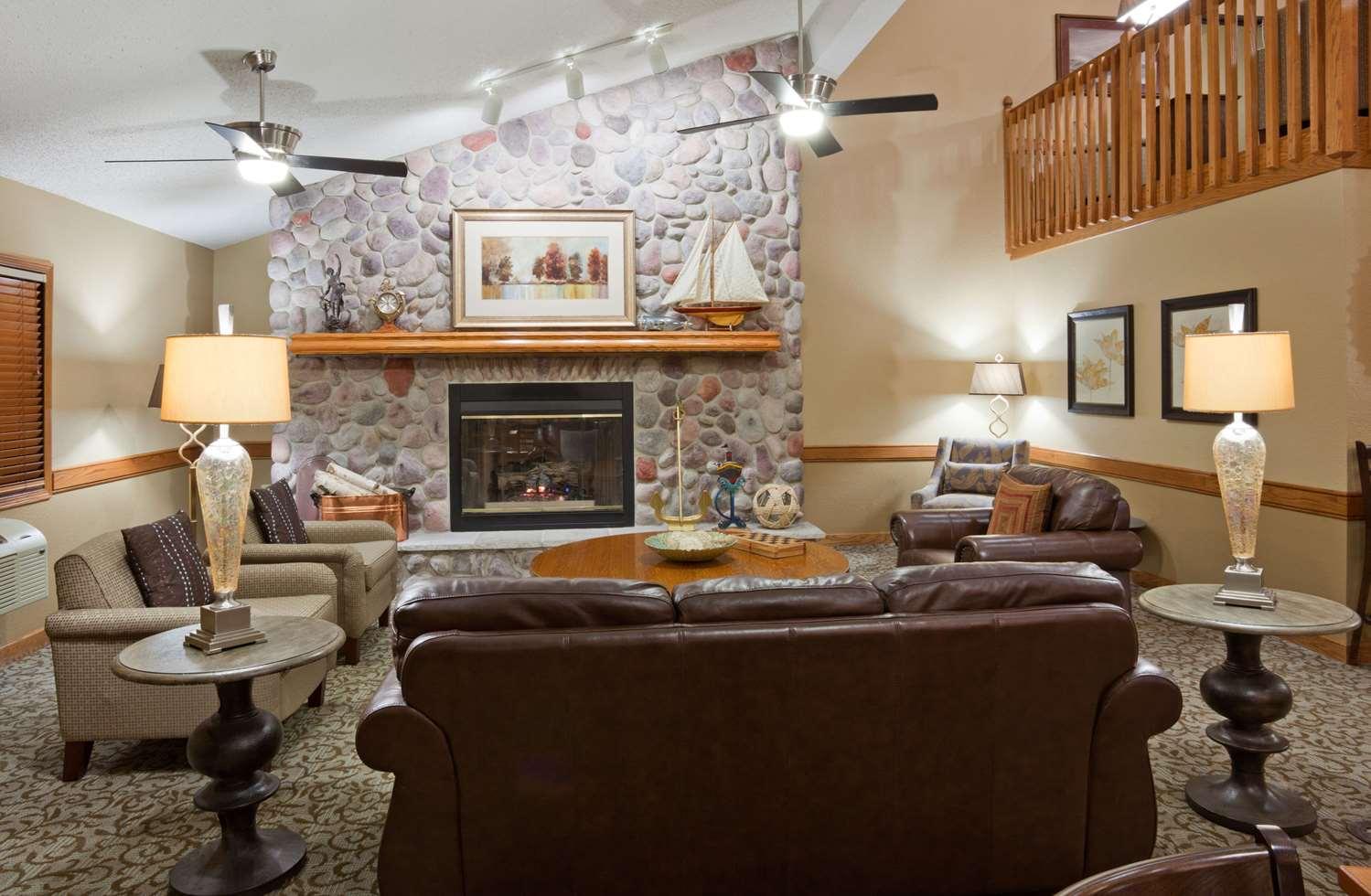 Vista Lobby Americinn By Wyndham Menominee