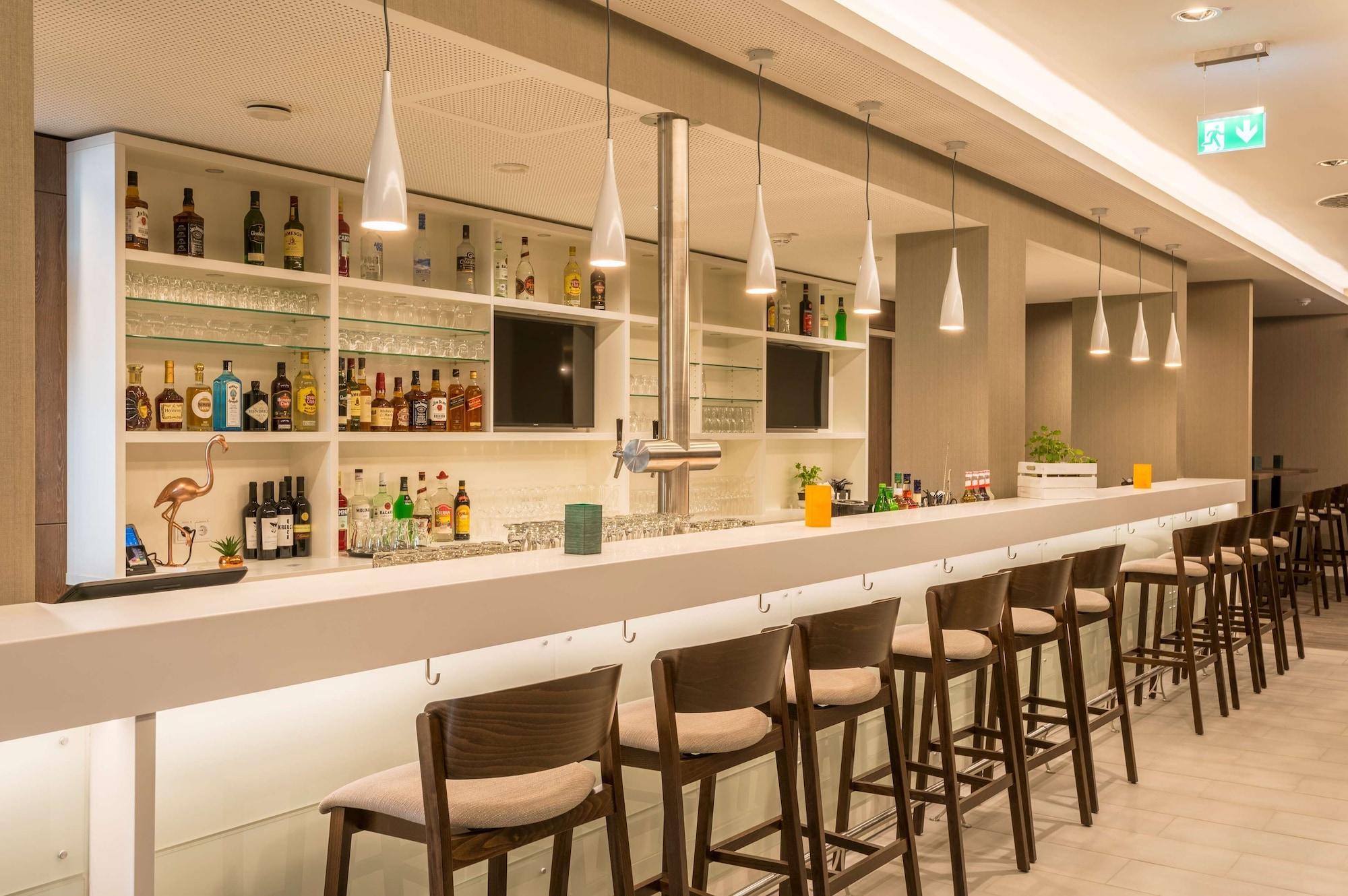 Bar/Salón Hampton by Hilton Munich City West