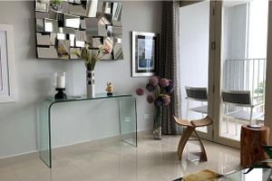 Alquiler Vacacional - Paradis - Luxurious Apartment with Ocean View and Balcony.