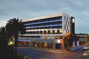 Alojamiento - Bridgeport Hotel
