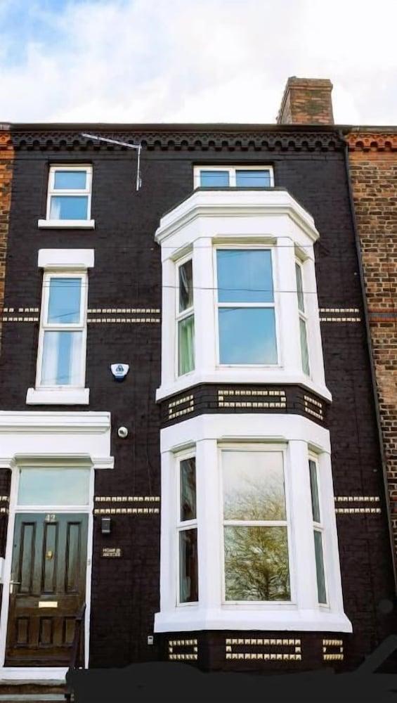 Vista Exterior Home at 42 Arkles Lane