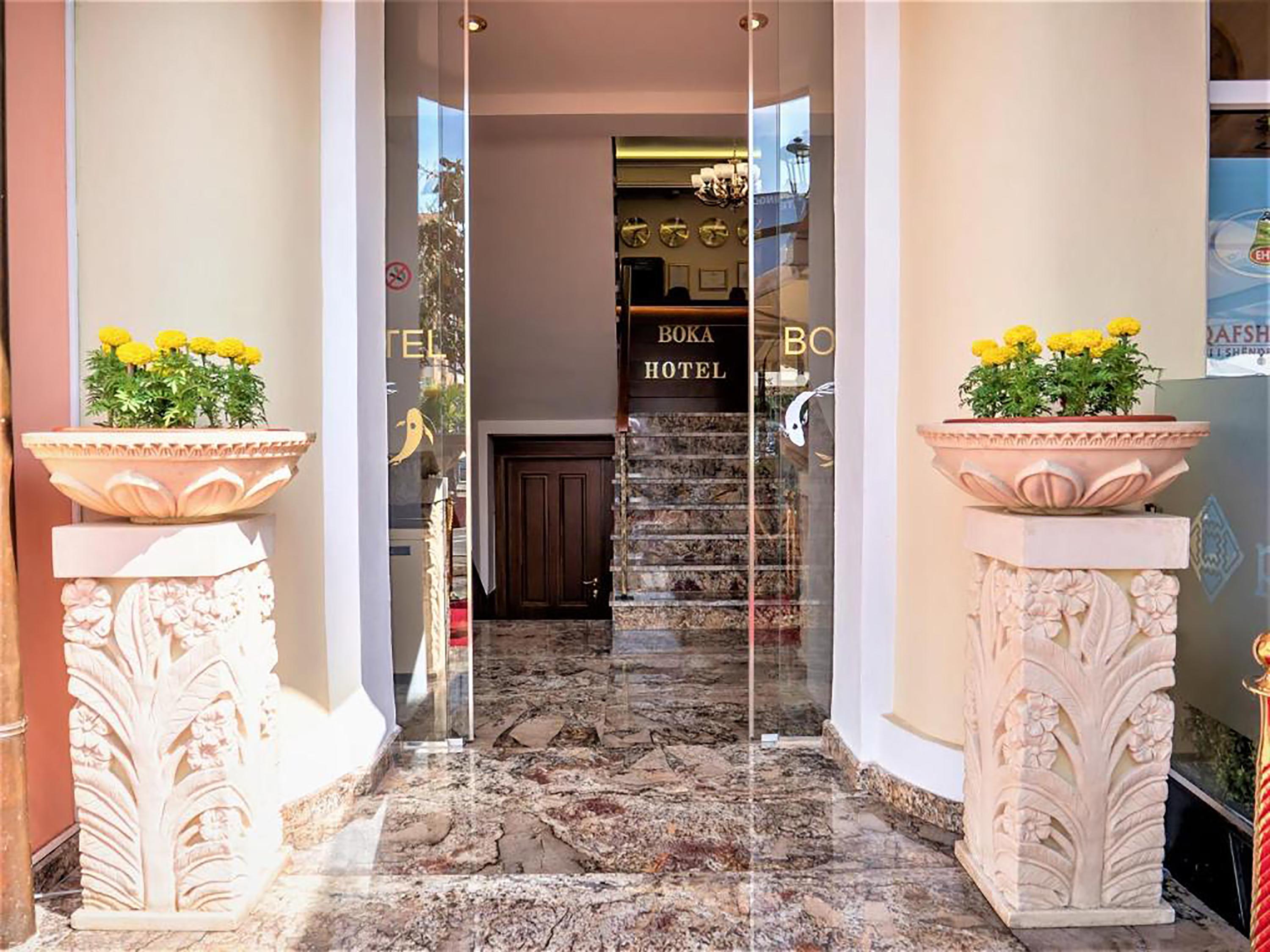 Vista Exterior Hotel Boka