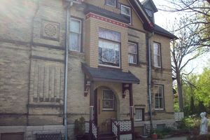 Alojamiento - Manderley Bed and Breakfast