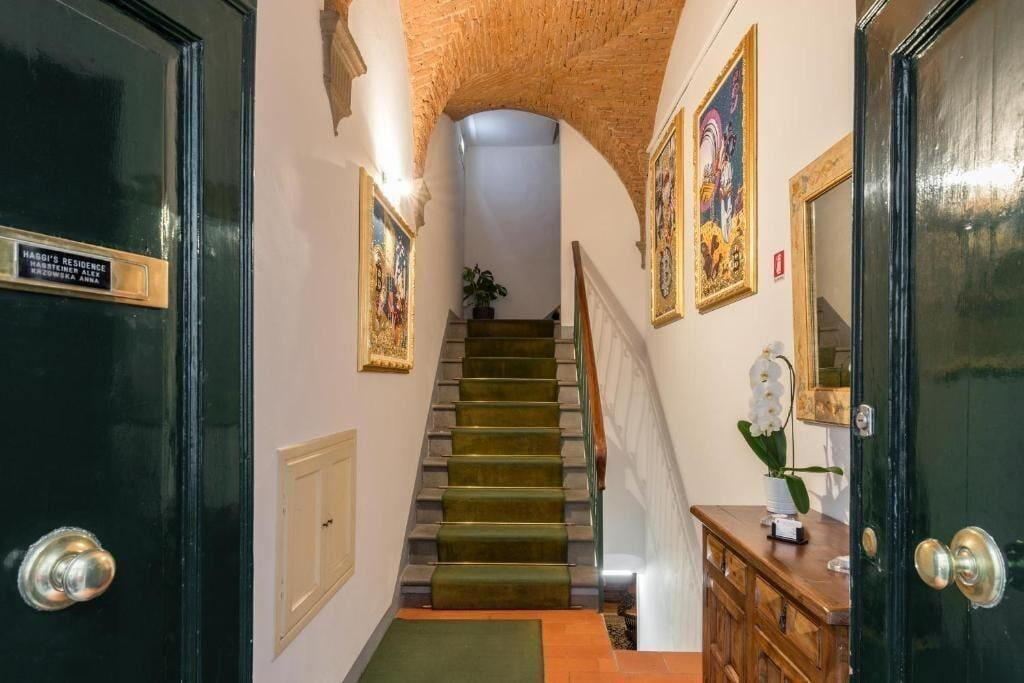 Varios Numa Florence Palazzo Haggis