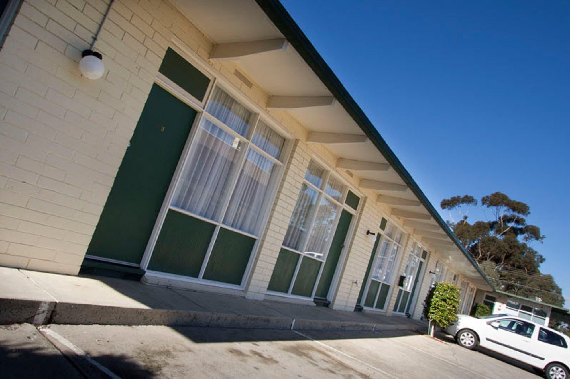 Vista Exterior Parkville Motel