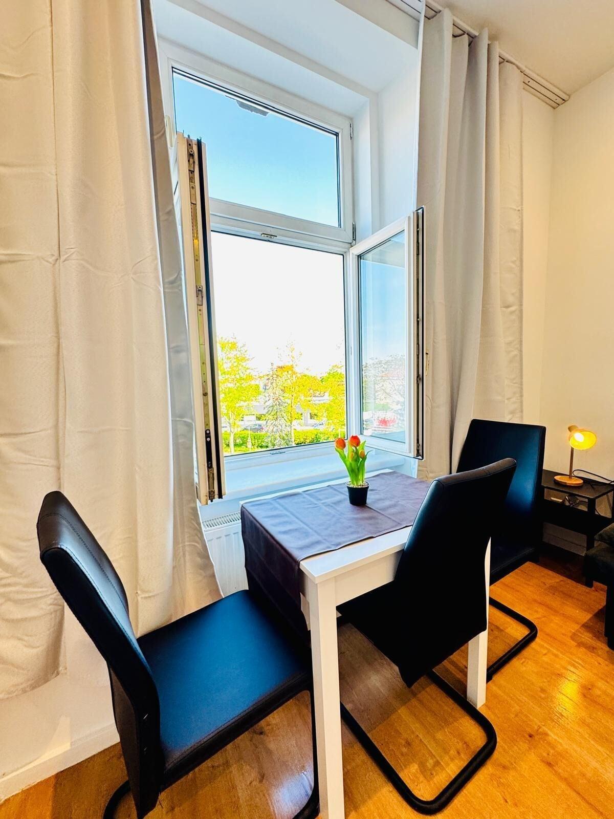 Vista Exterior Cozy 3BR Apt Near Kaufpark Alterlaa