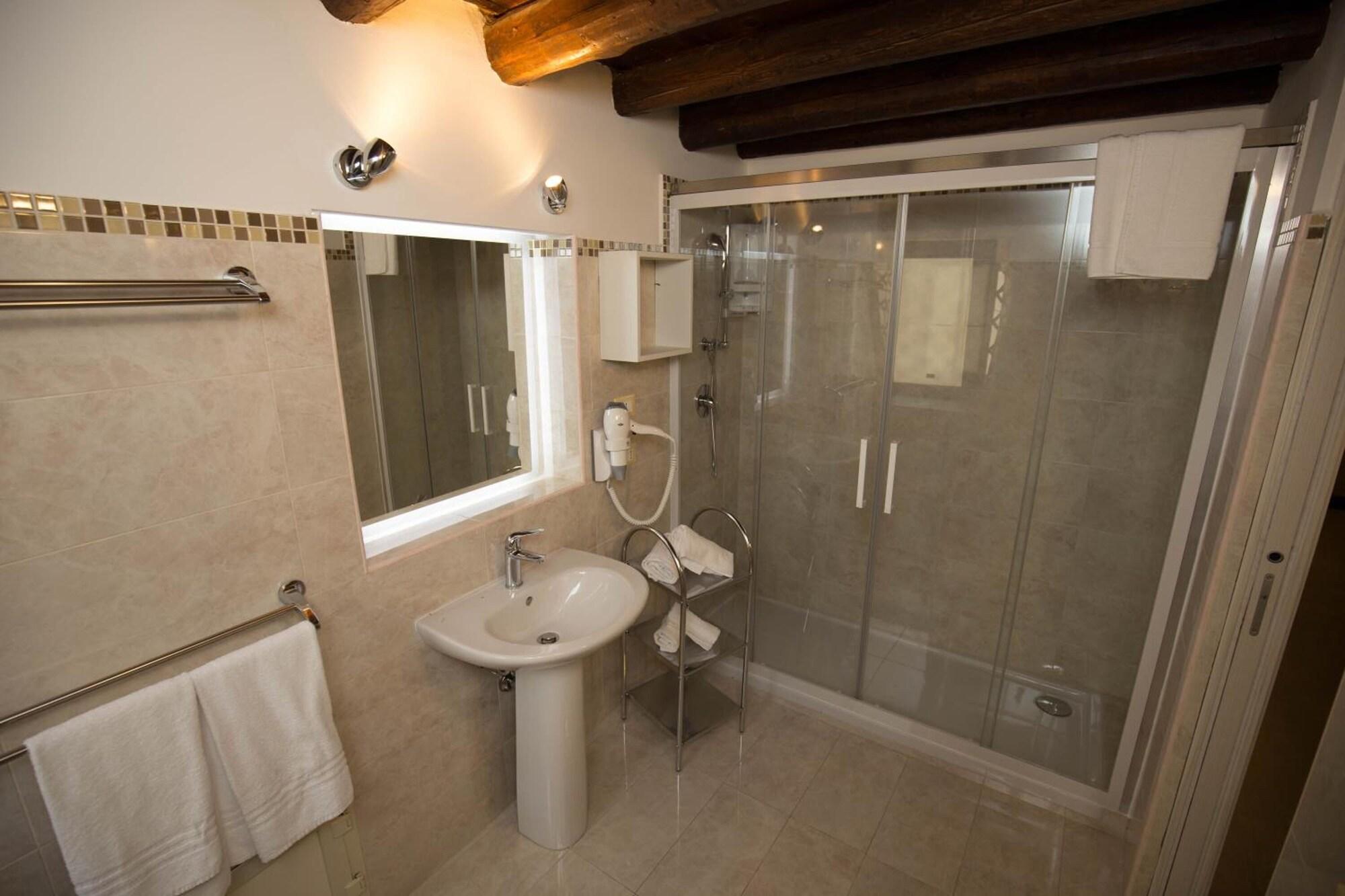 Equipamiento de Habitación La Serenissima Hotel