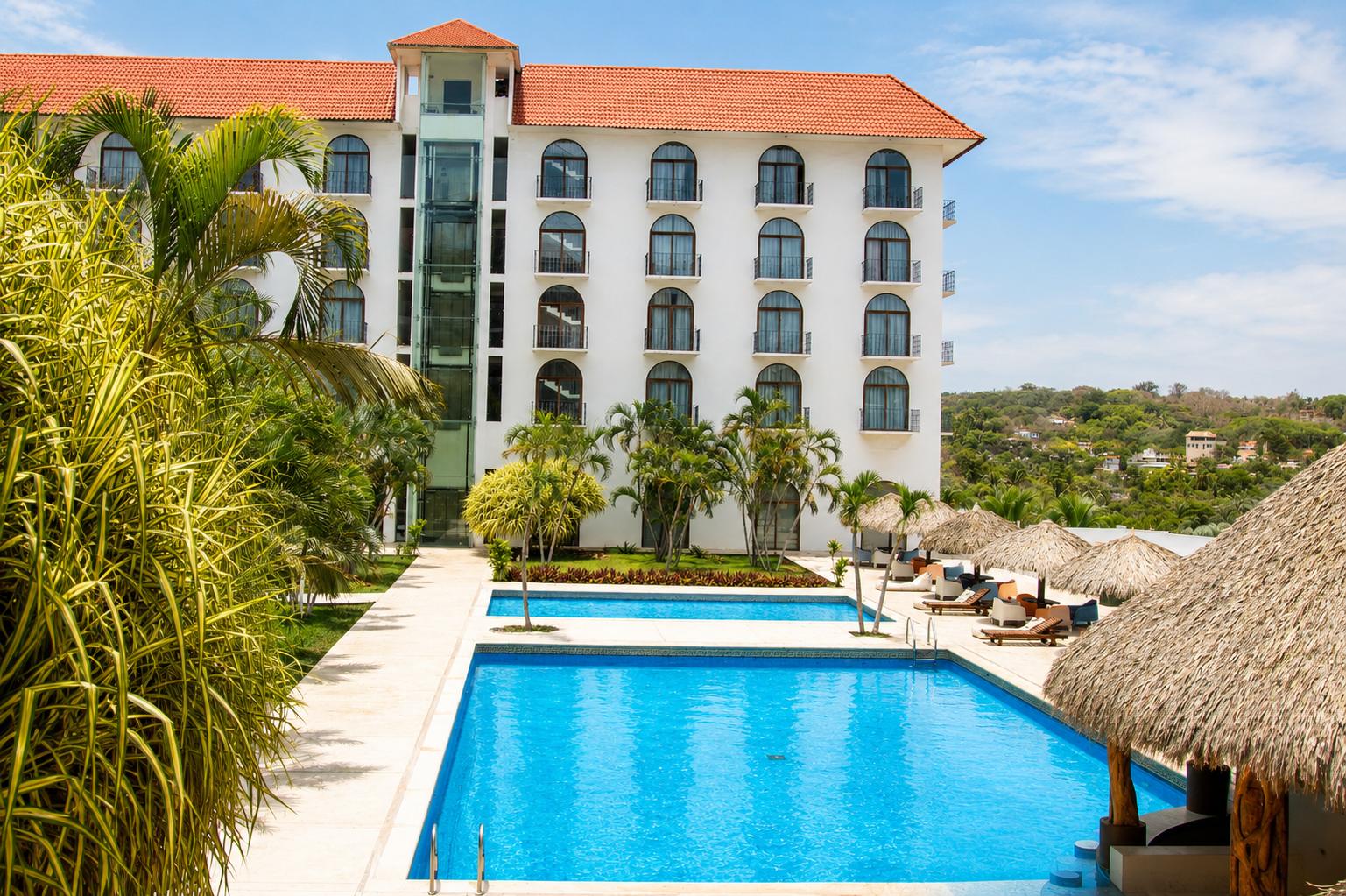Vista Piscina Caracol Plaza and Resort