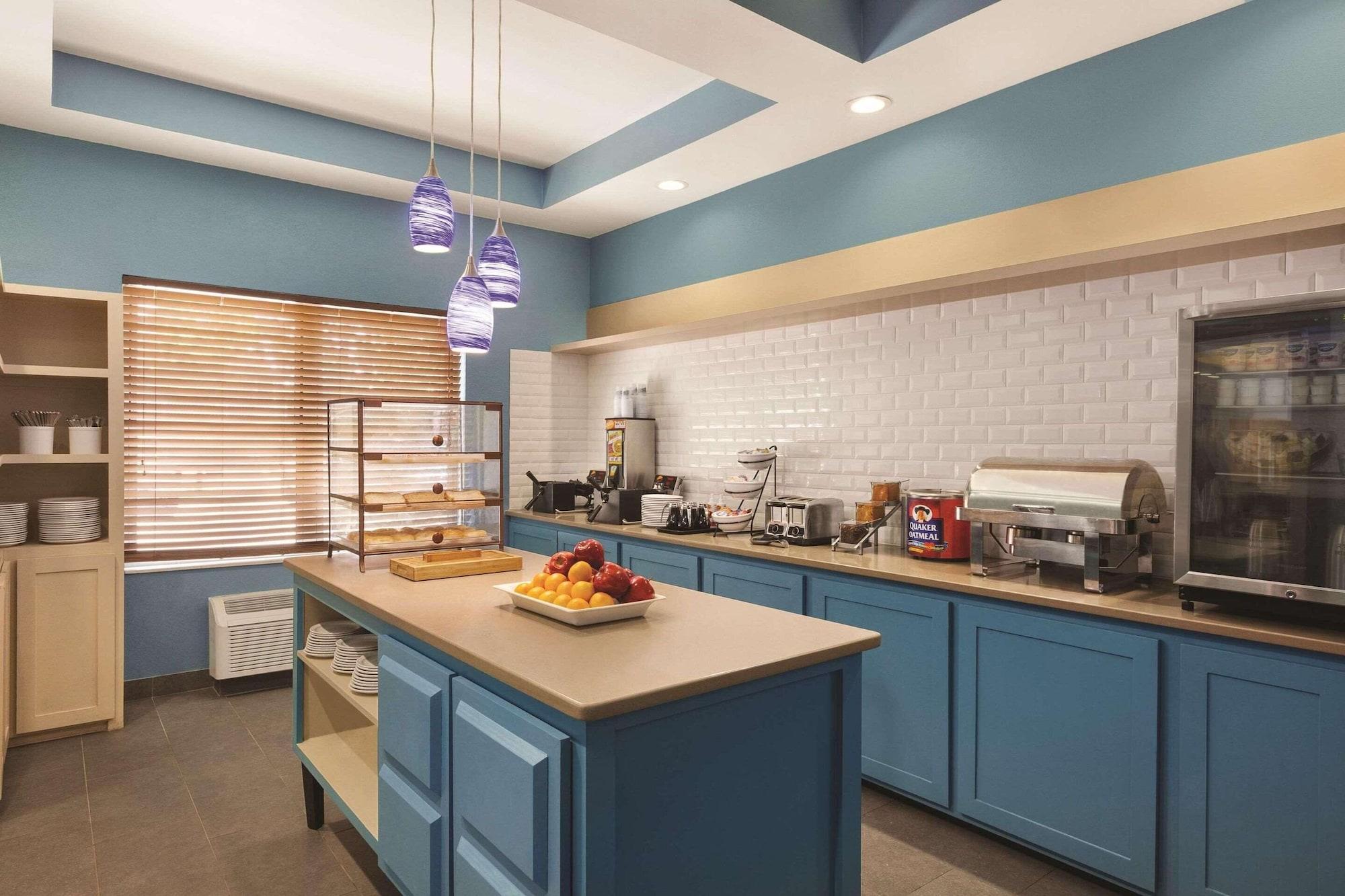 Restaurant Country Inn & Suites by Radisson, Beaufort West, SC