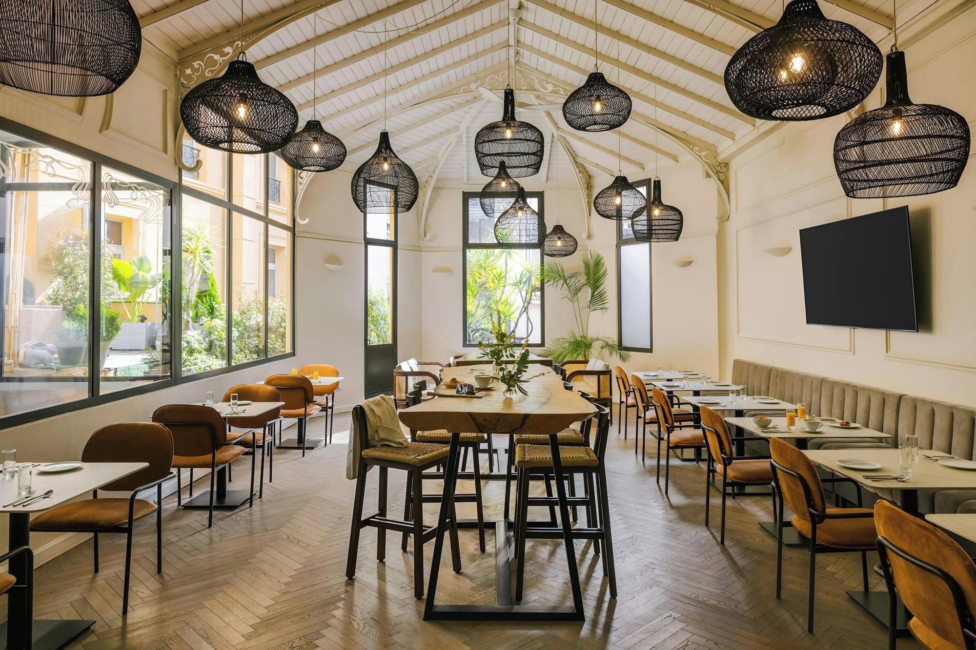 Restaurant Yelo Lumière Hotel Centre Ville, Sonder Hotel by Marriott Bonvoy