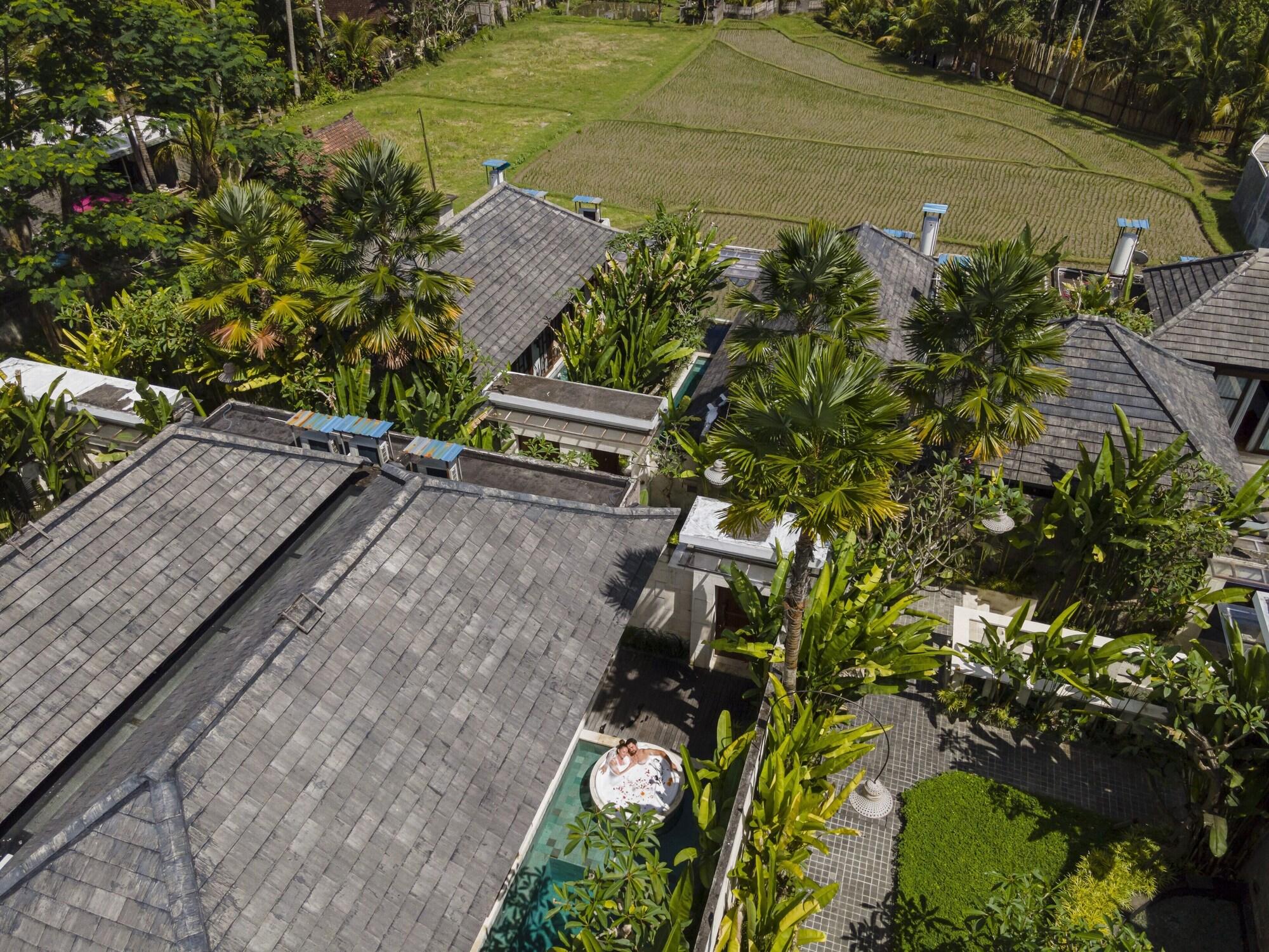 Vista Exterior Asvara Villa