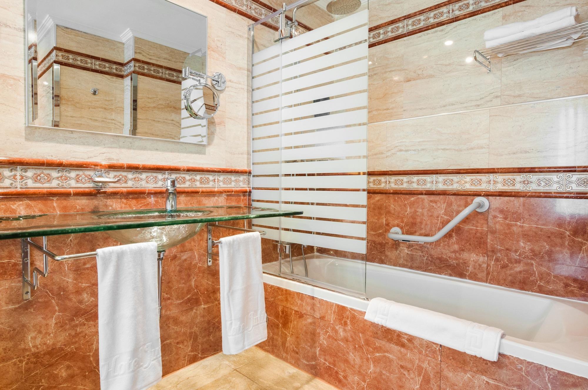 Equipamiento de Habitación Hotel Julia Madrid