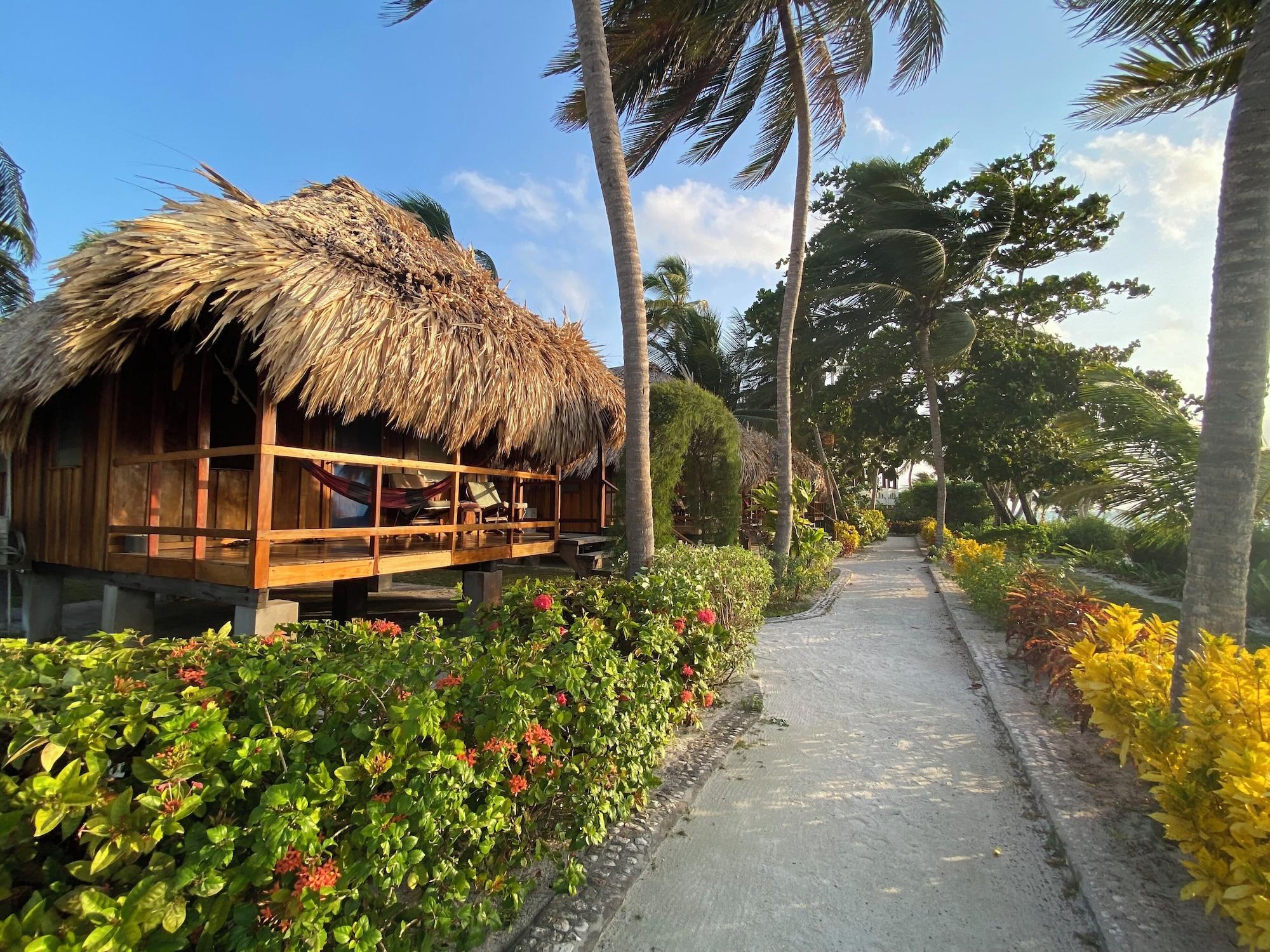 Vista Exterior St. George's Caye Resort