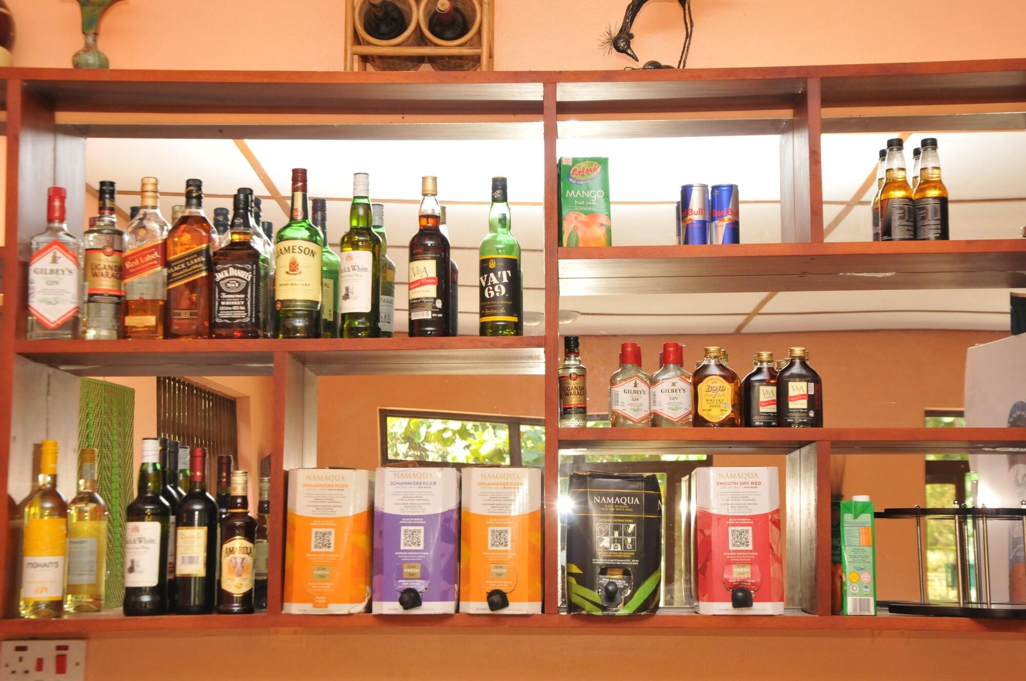 Bar/Salón Hotel Kontiki Hoima