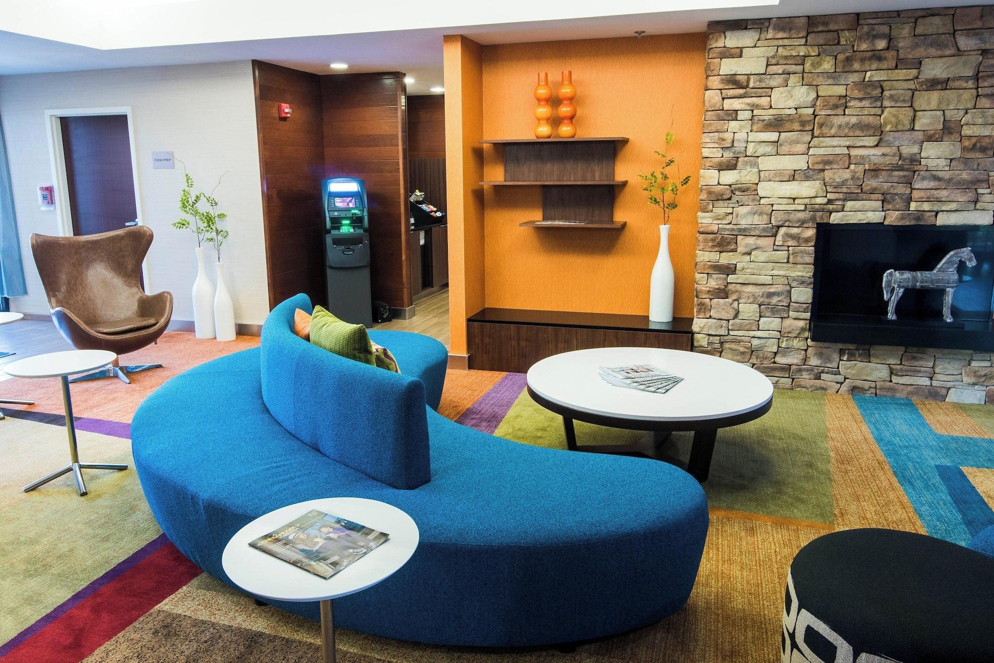 Vista Lobby Fairfield Inn and Suites By Marriott Chesapeake