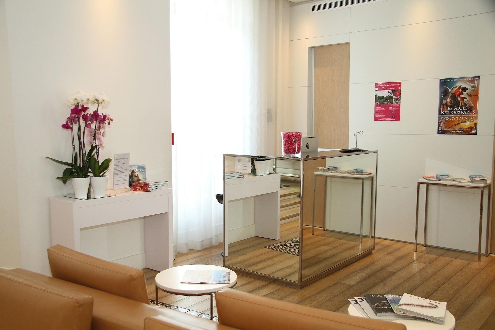 Vista Lobby Le Cesar Hotel