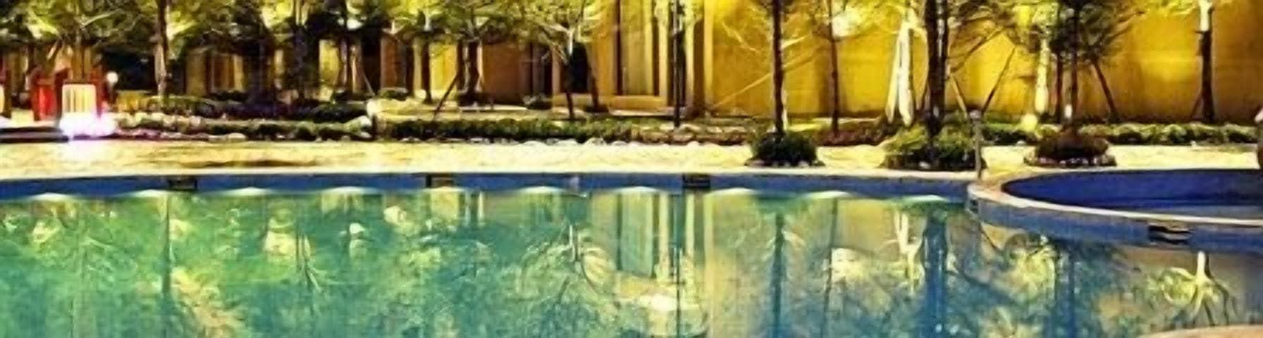 Vista Piscina Howard Johnson Tianyuan Resort Jiuzhaigou