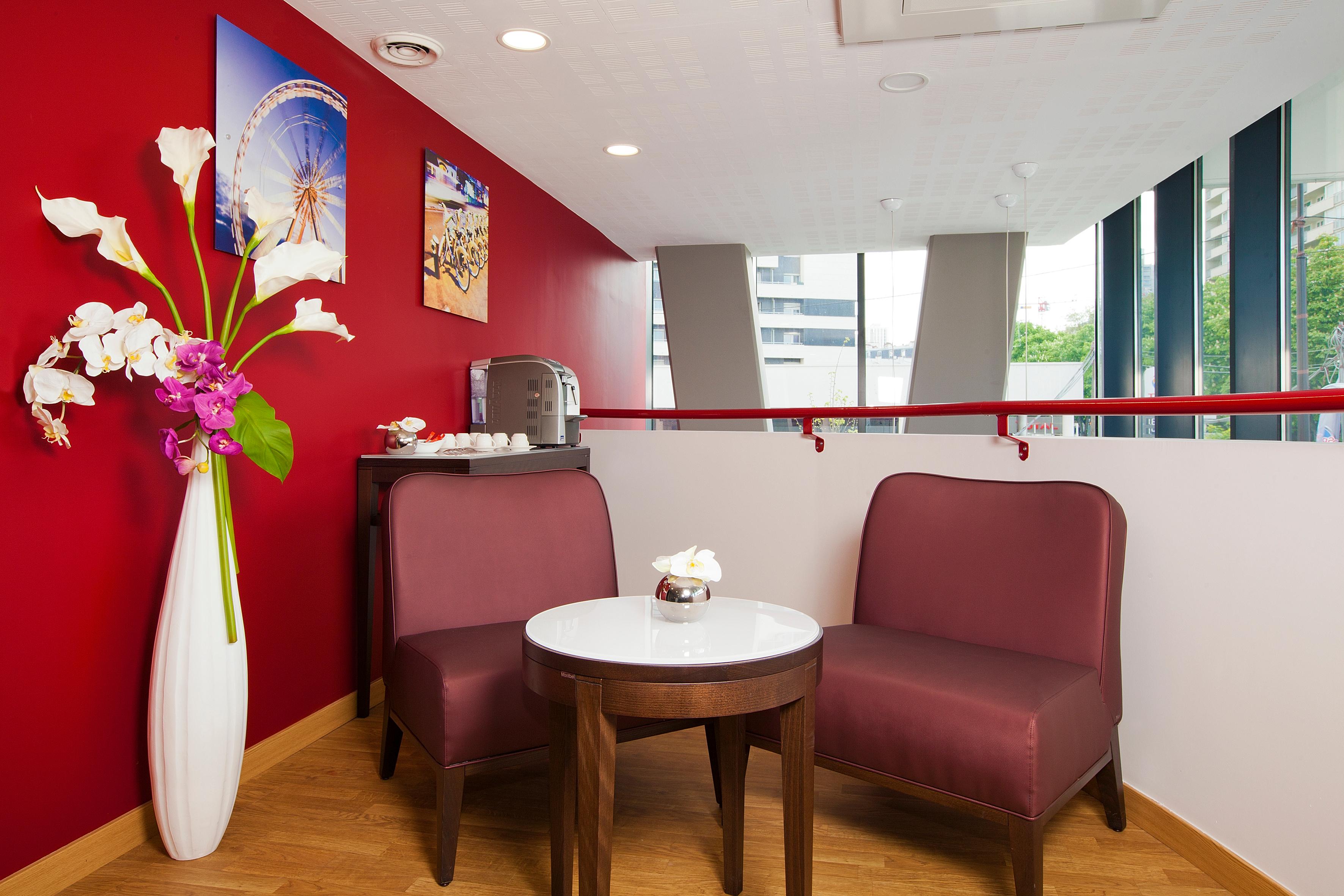 Vista Lobby Residhome Paris Rosa Parks
