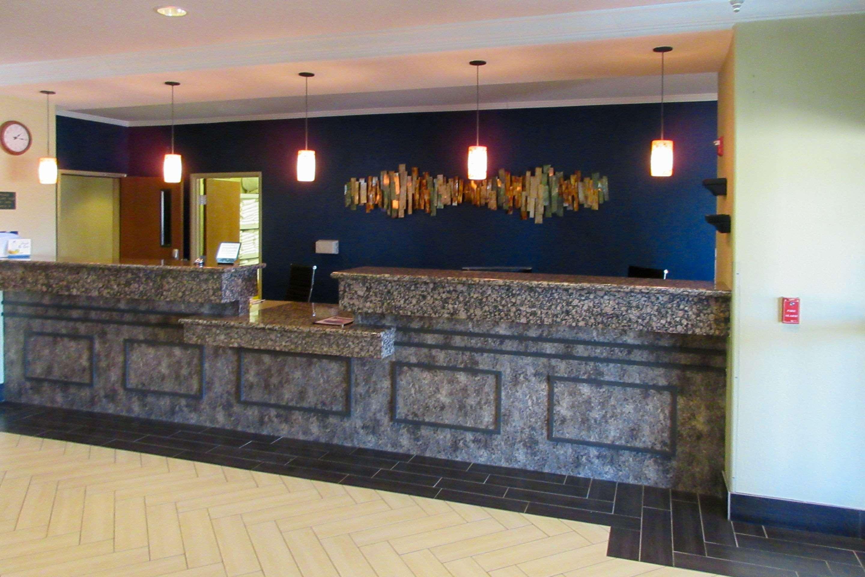 Vista Lobby Quality Inn Perryton
