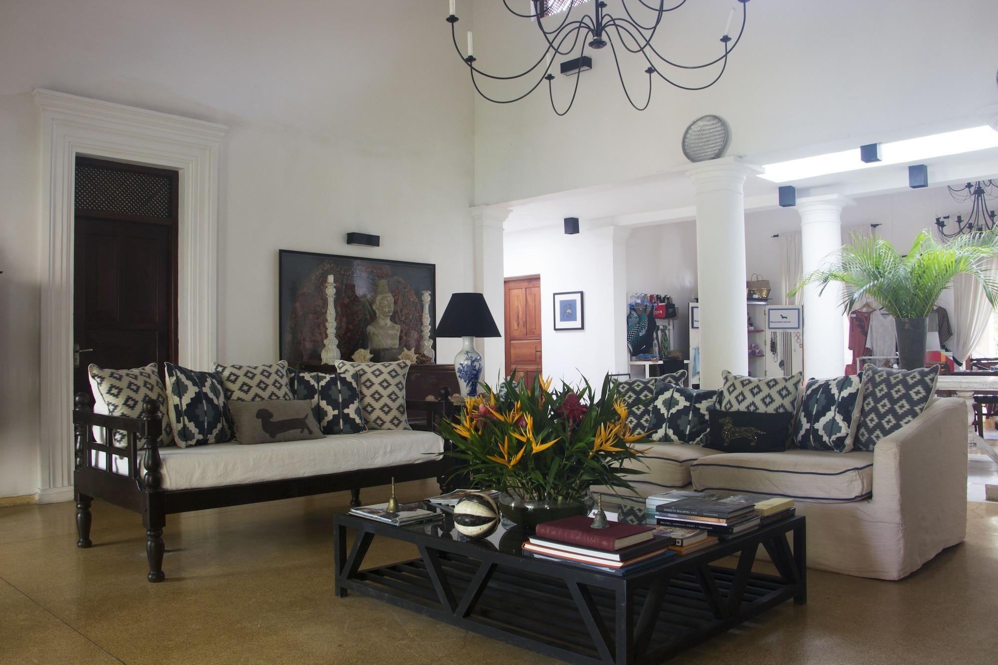 Vista Lobby Why House