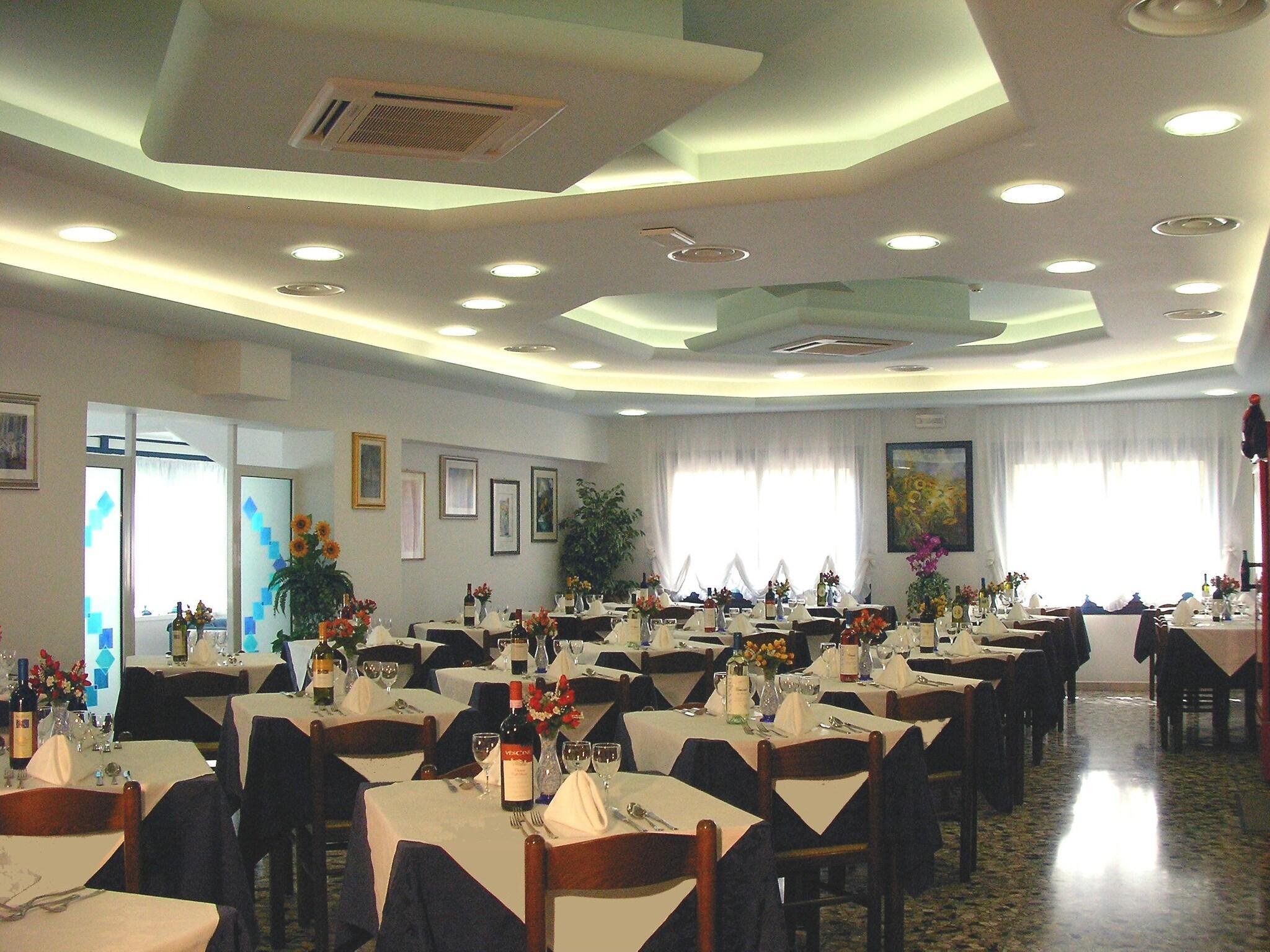 Bar/Salón Hotel Trovatore