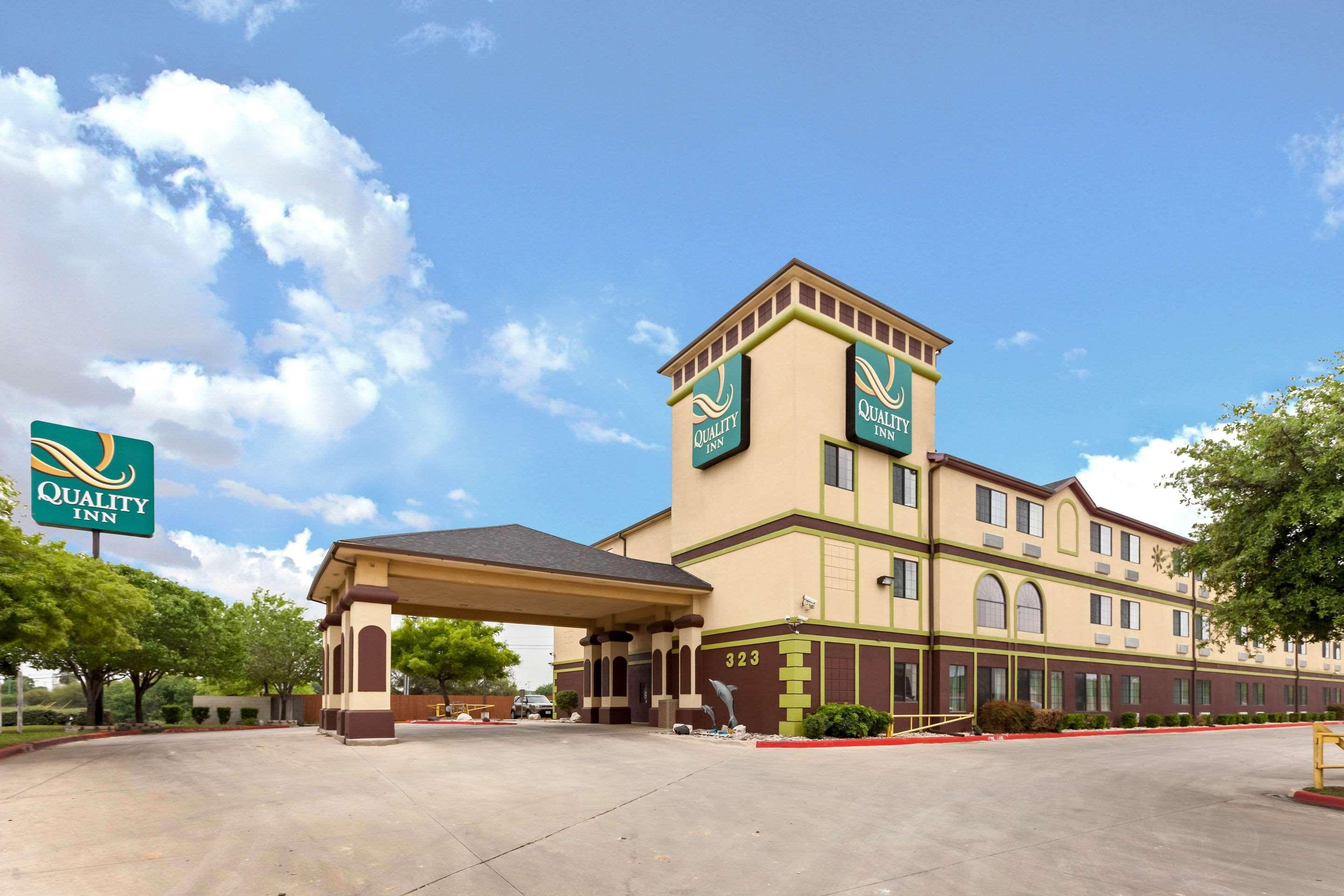 Vista Exterior Quality Inn near SeaWorld - Lackland