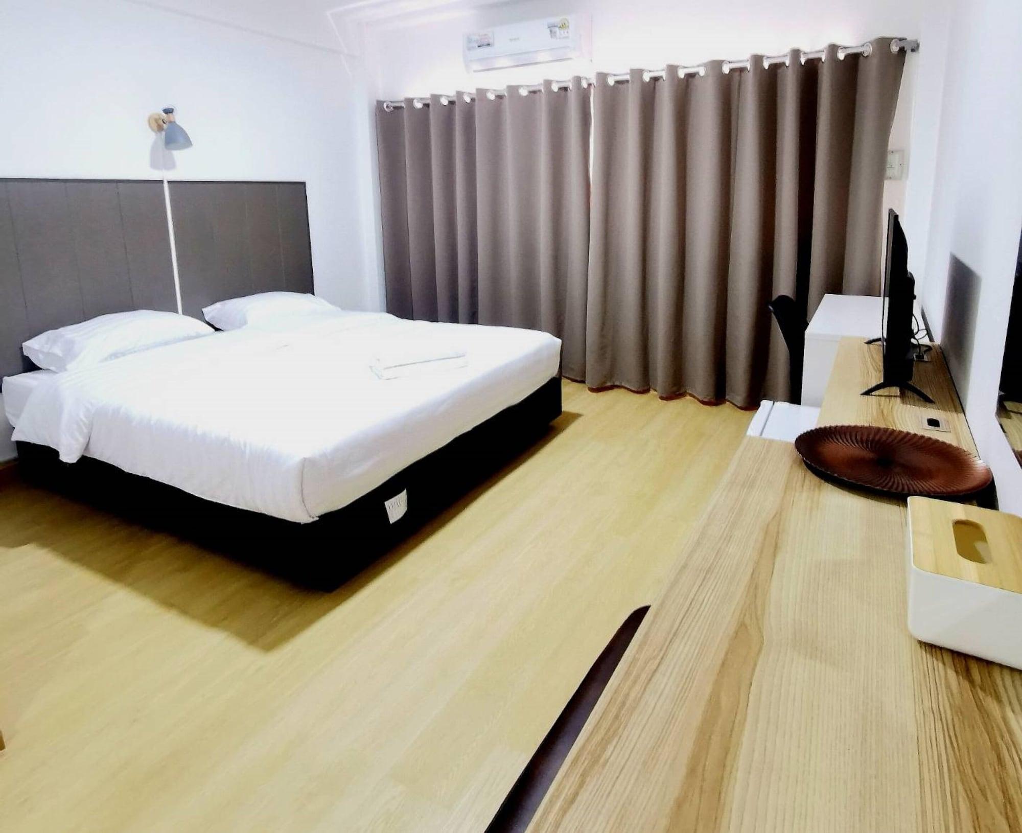 Varios RATANASIRI HOTEL