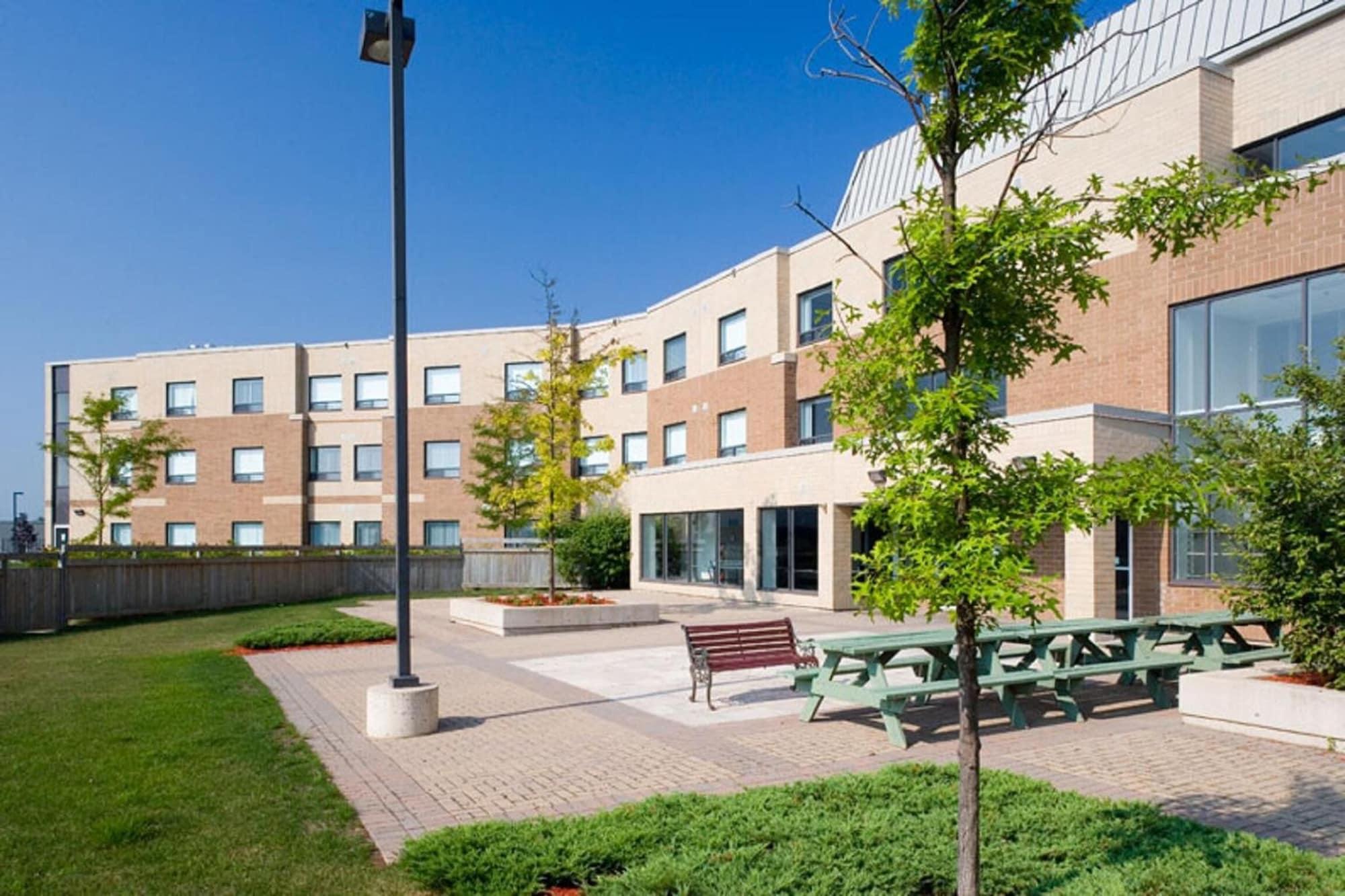 Vista Exterior Residence & Conference Centre - King City