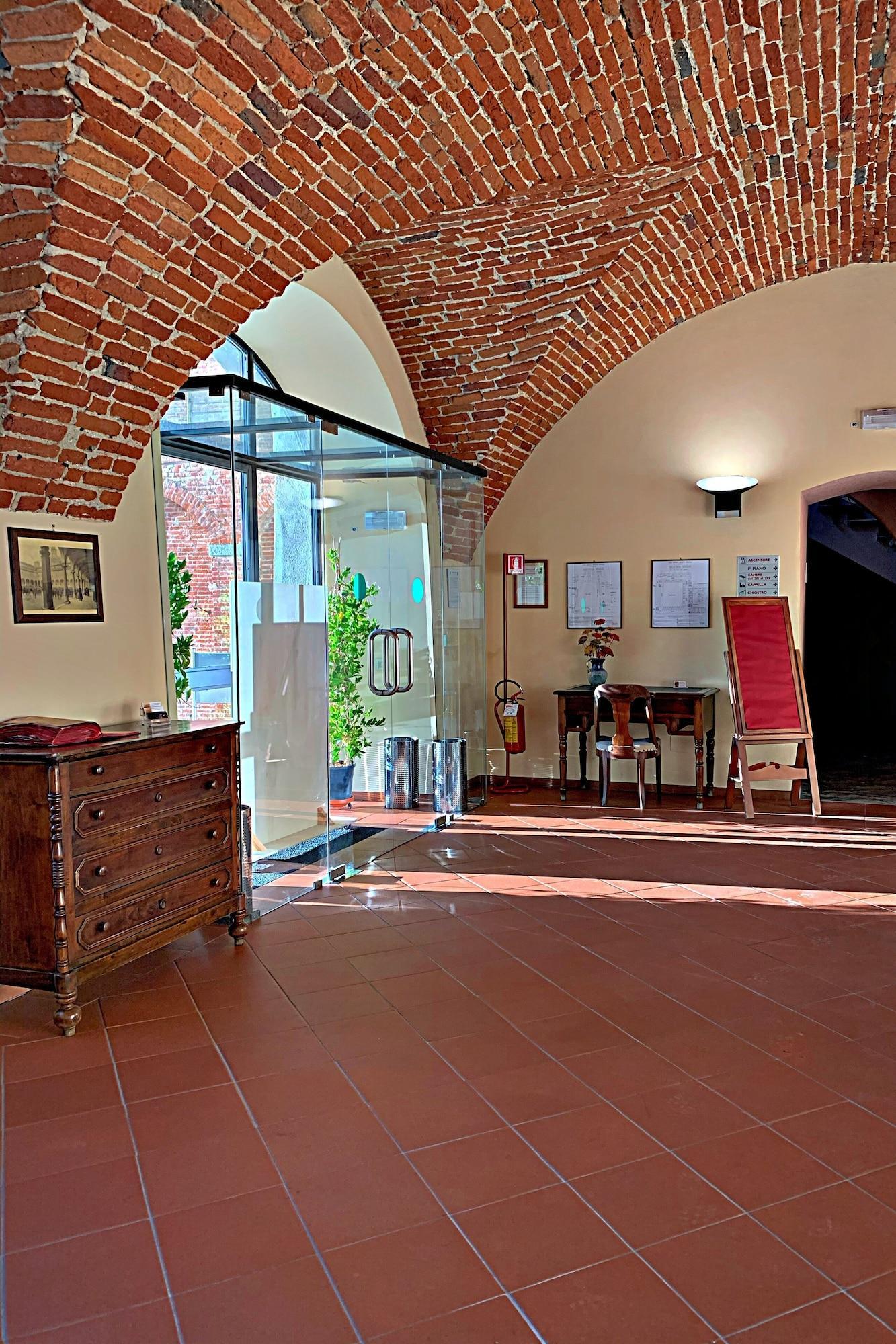 Vista Lobby Casa Regina Montis Regalis