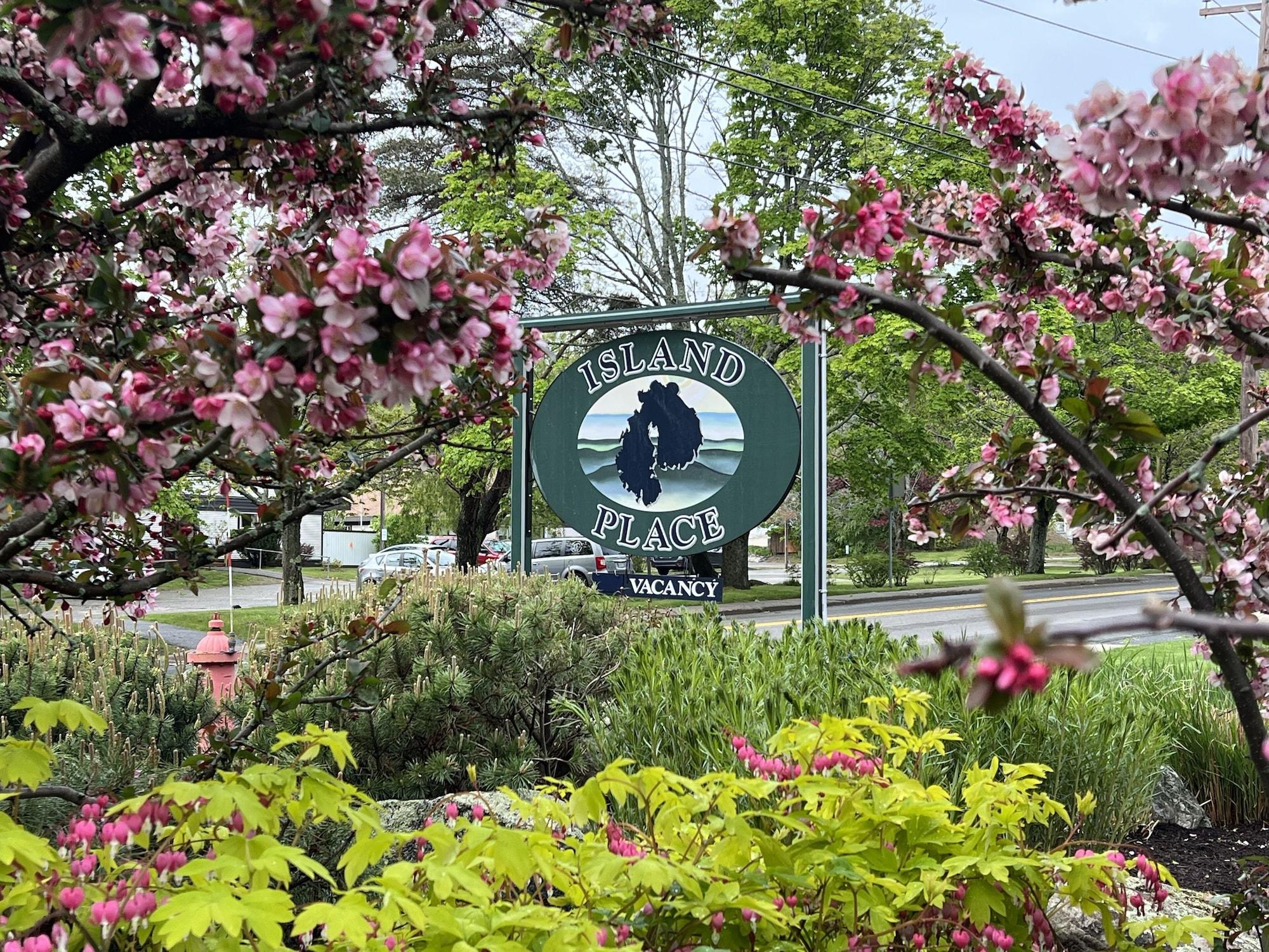 Vista Exterior Island Place