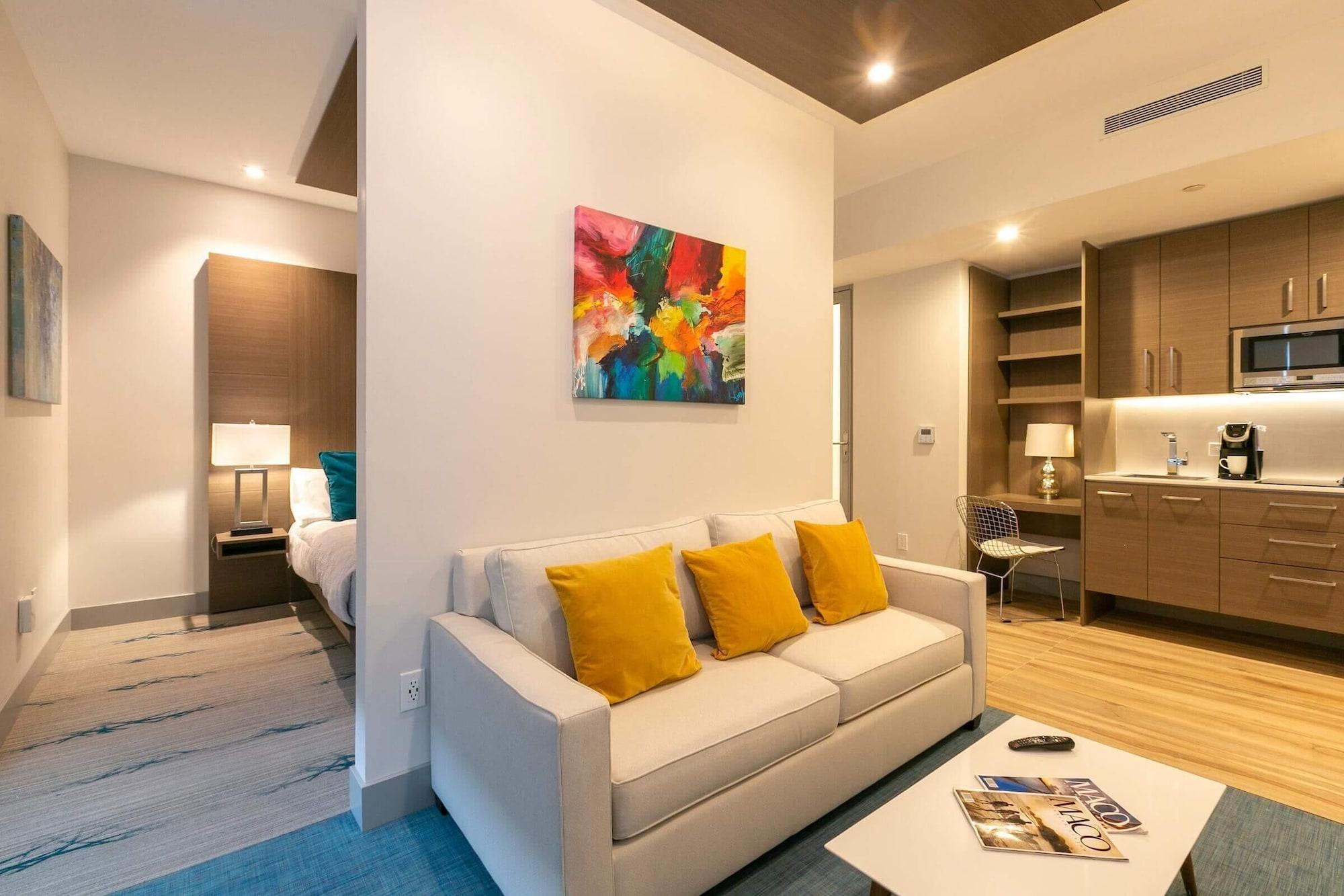 Vista Exterior Marketplace Suites