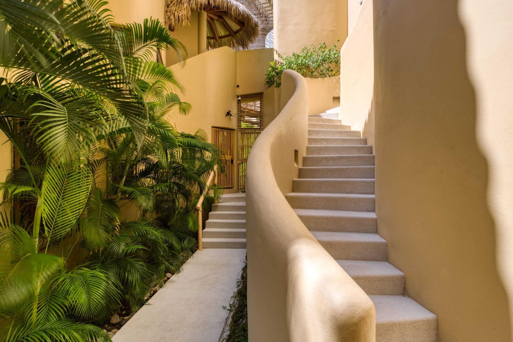 Vista Exterior Villas KauKan by Property Rental Club