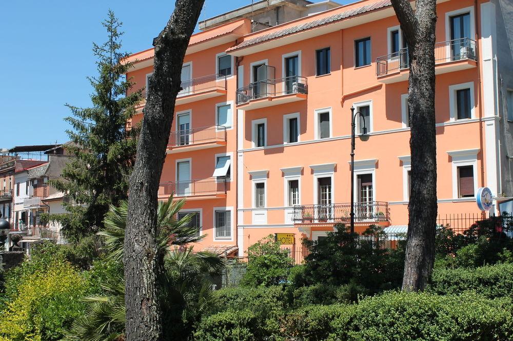 Vista Exterior Hotel La Villa